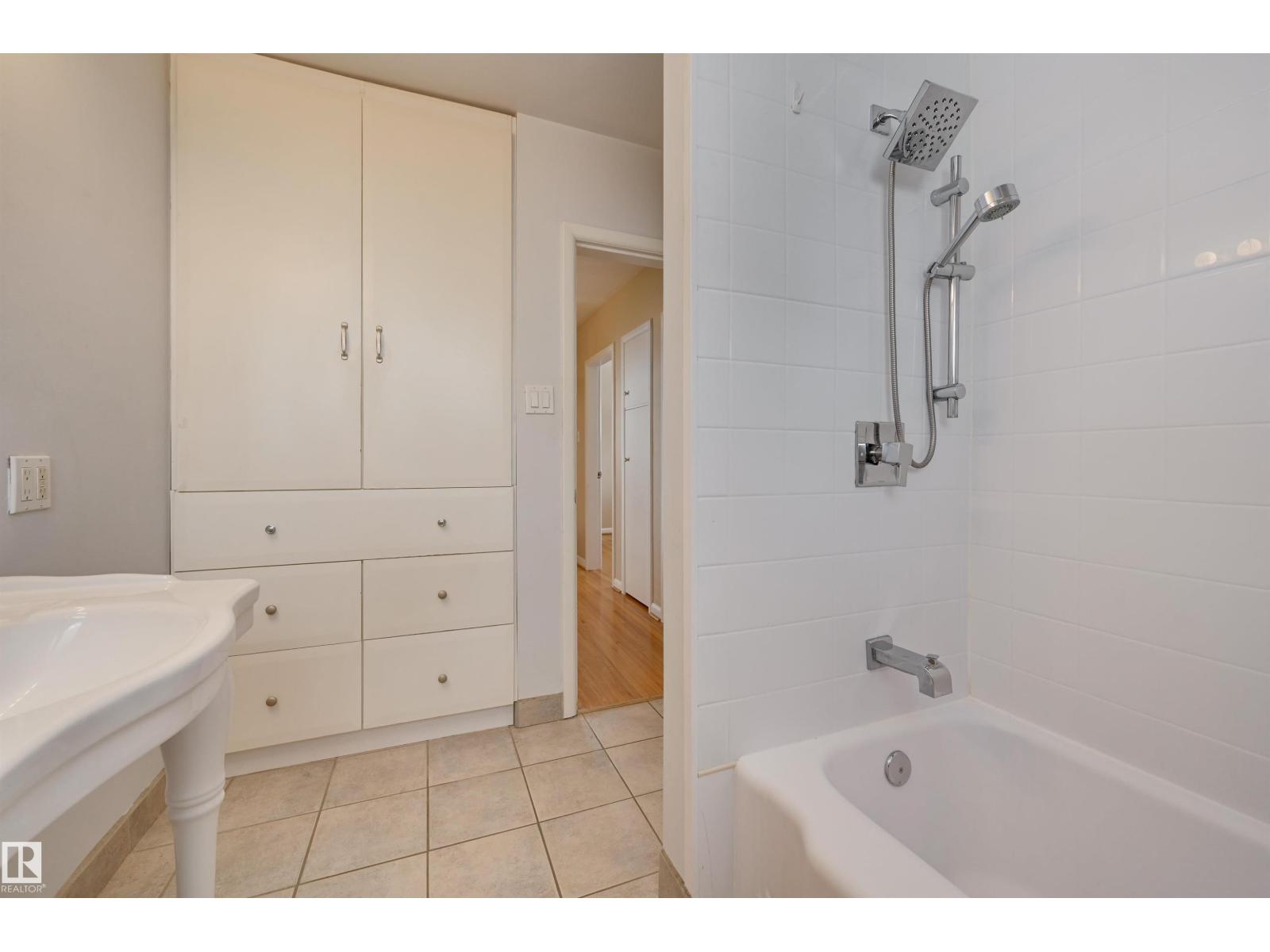 15914 92A AV NW, Edmonton