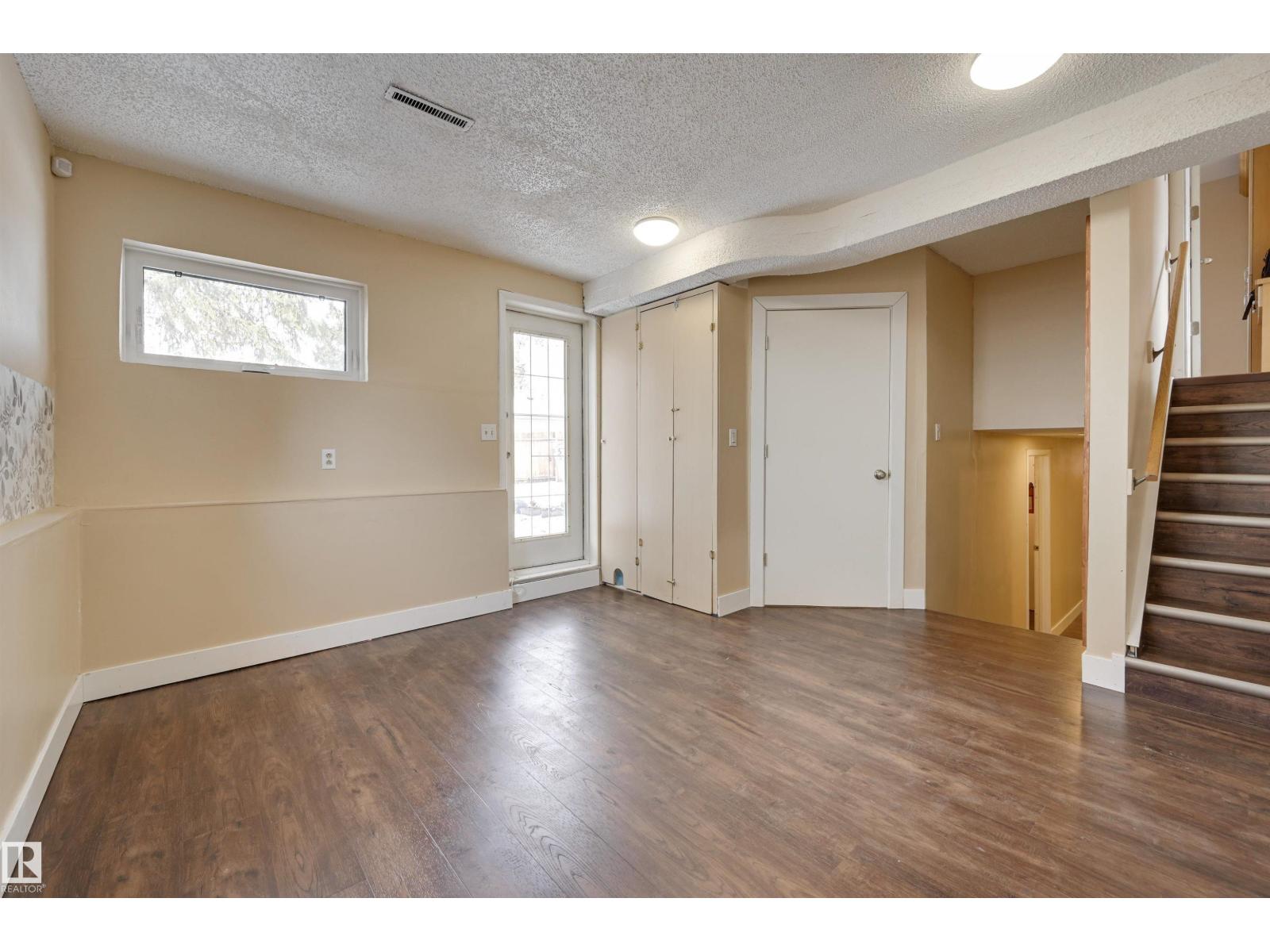 15914 92A AV NW, Edmonton