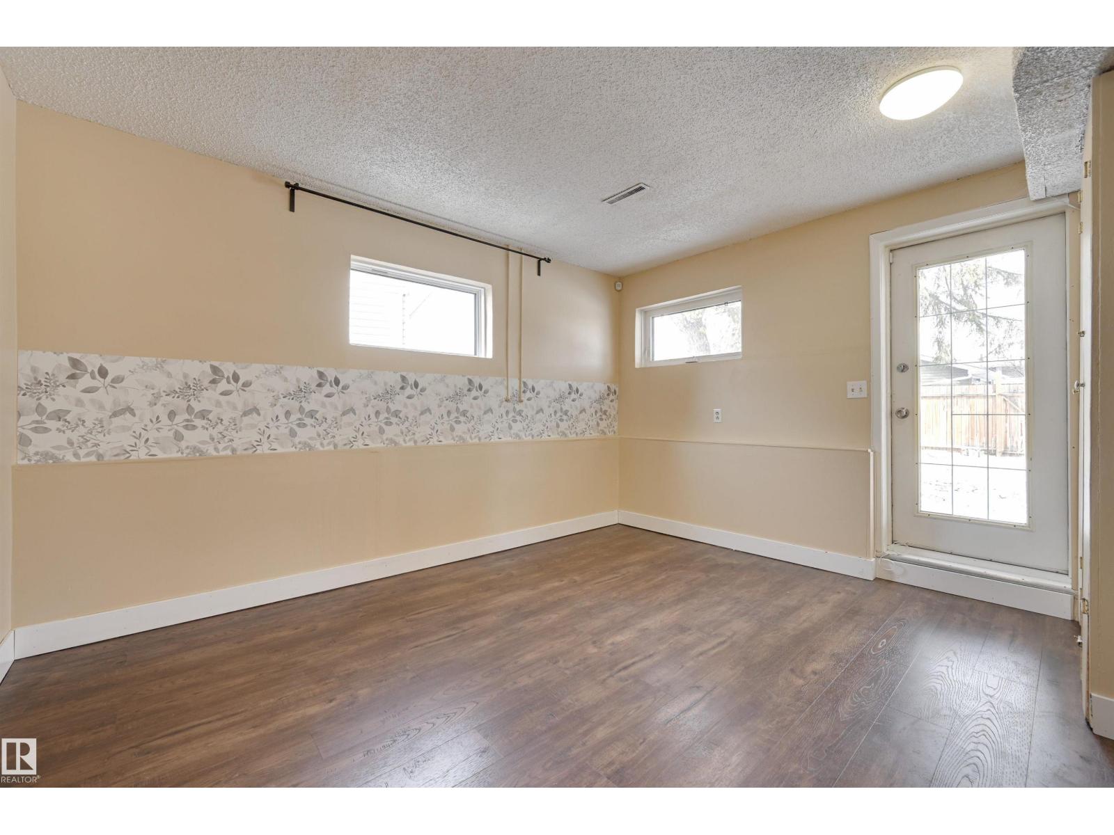 15914 92A AV NW, Edmonton