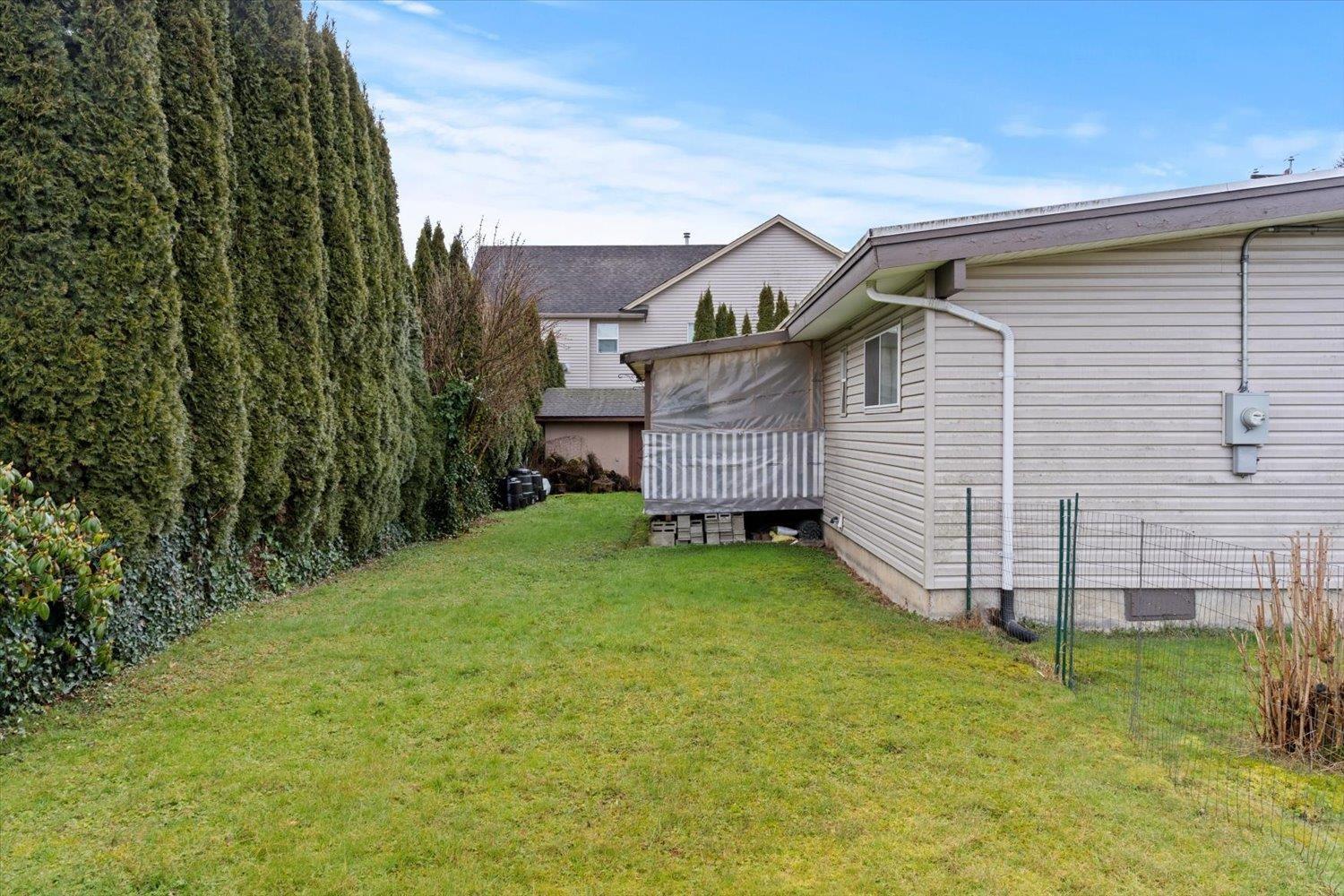 9336 BROADWAY STREET, Chilliwack Proper East