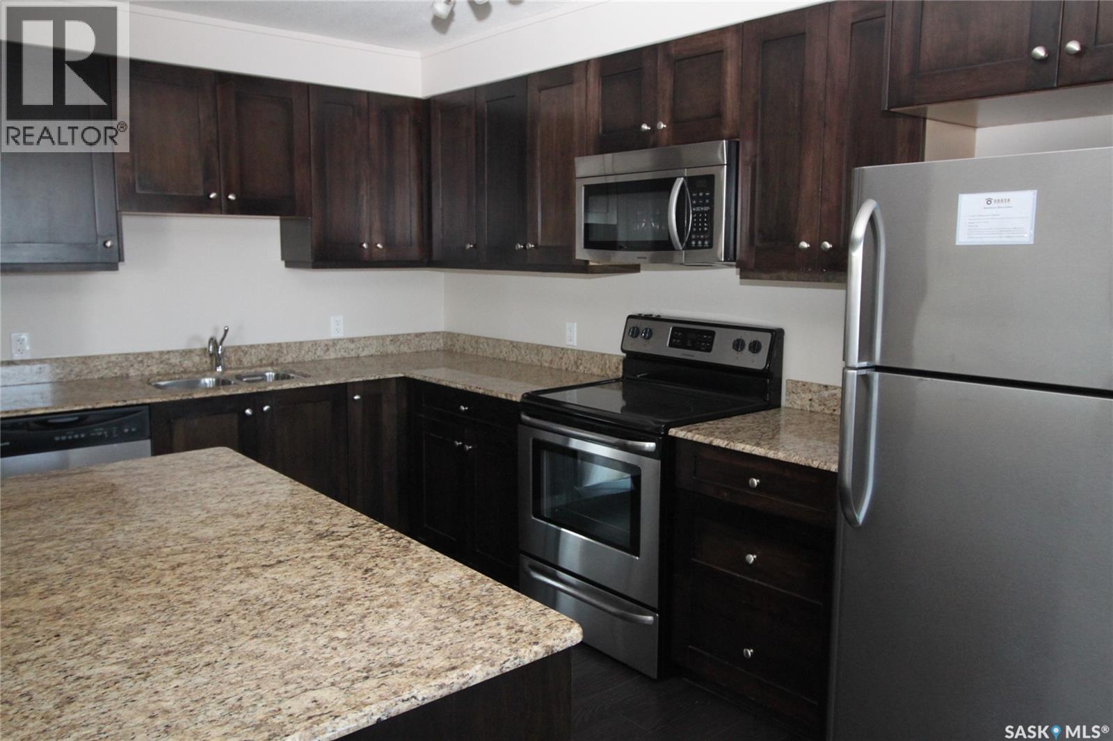 #708 537 4TH AVENUE N - Image 2