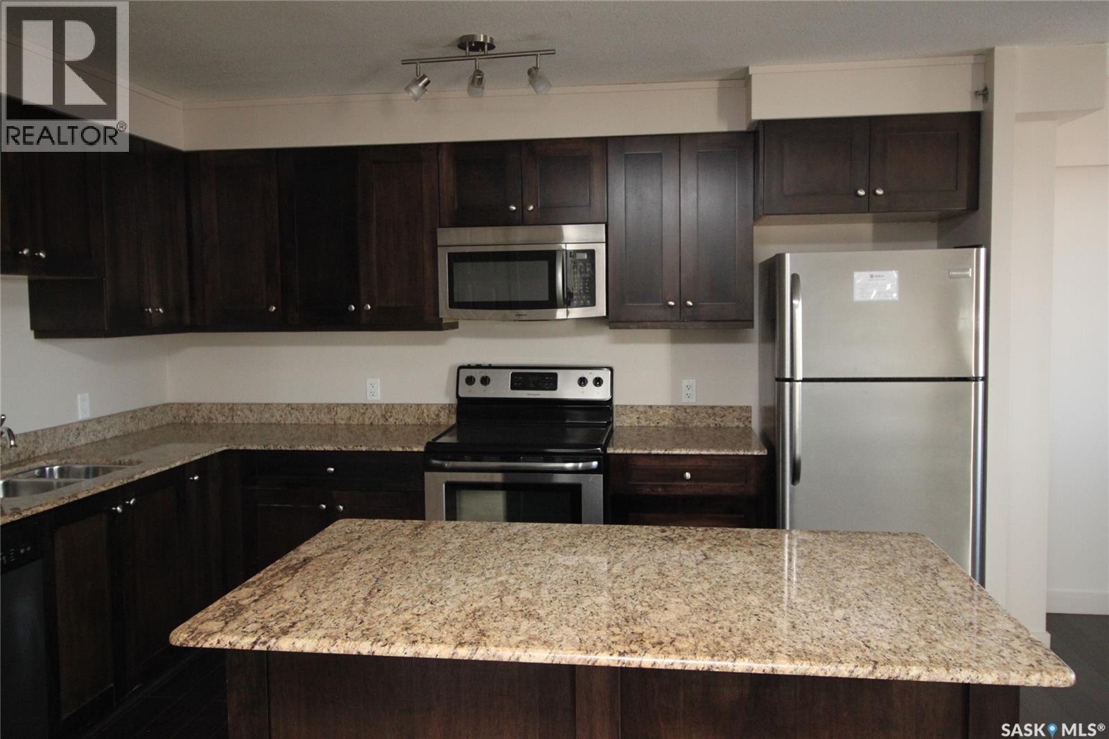 #708 537 4TH AVENUE N - Image 3