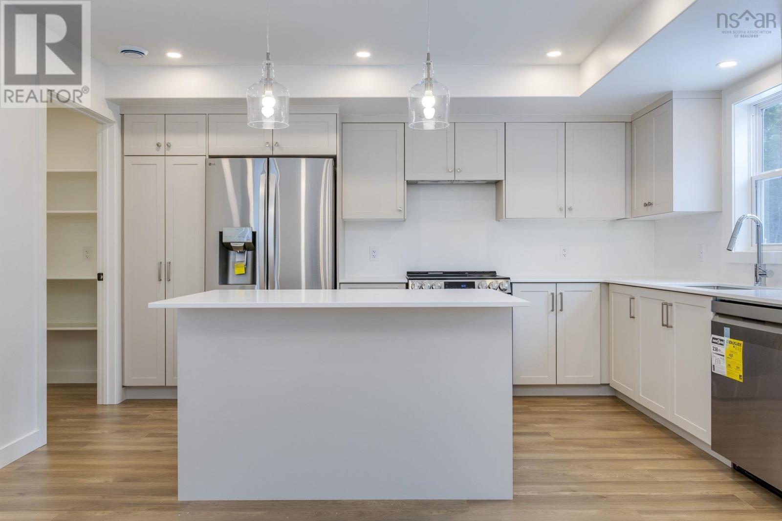 Property 4 of 44 of SMD-3B 28 Simona Drive