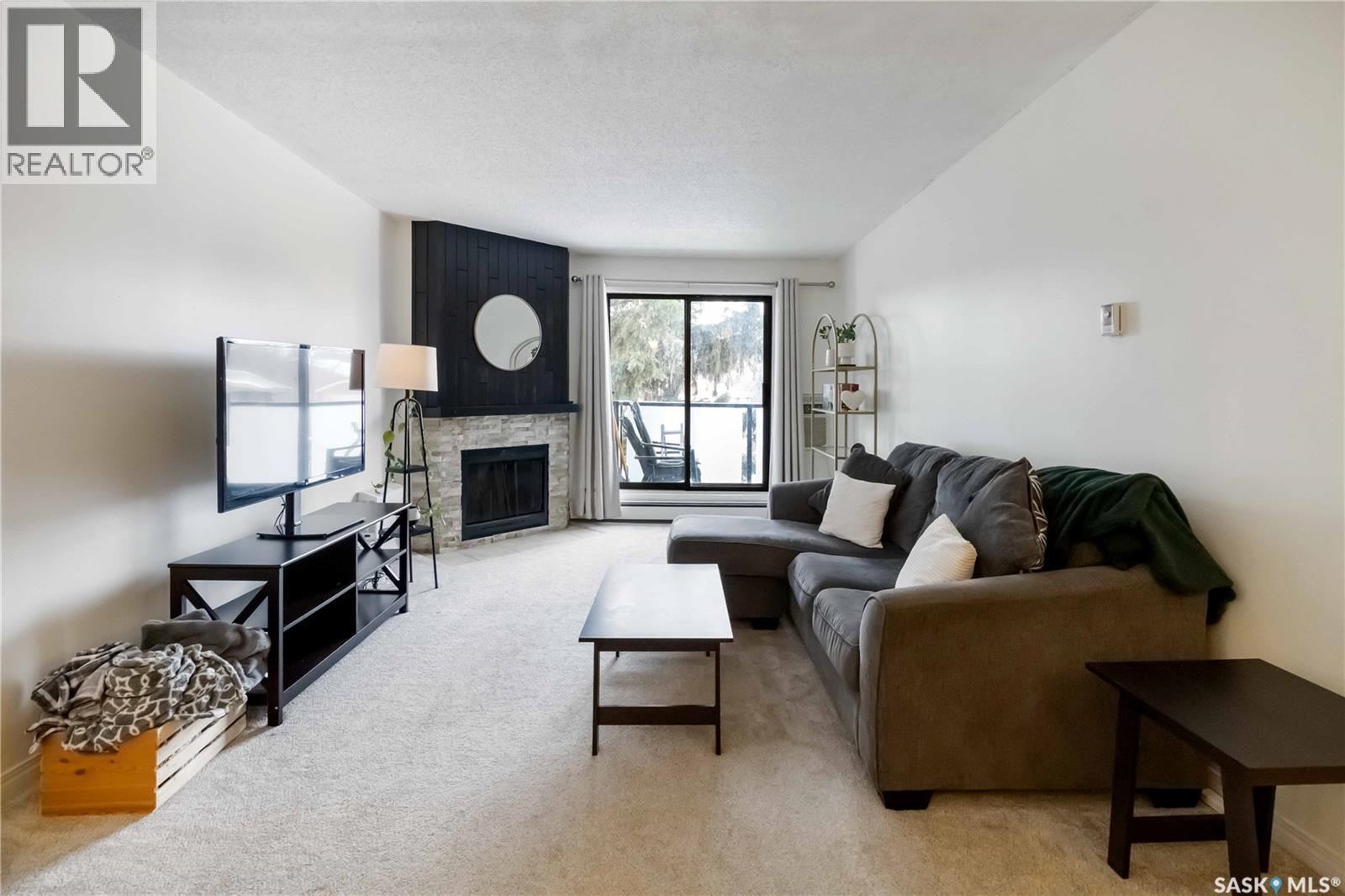 #305 415 TAIT COURT - 4