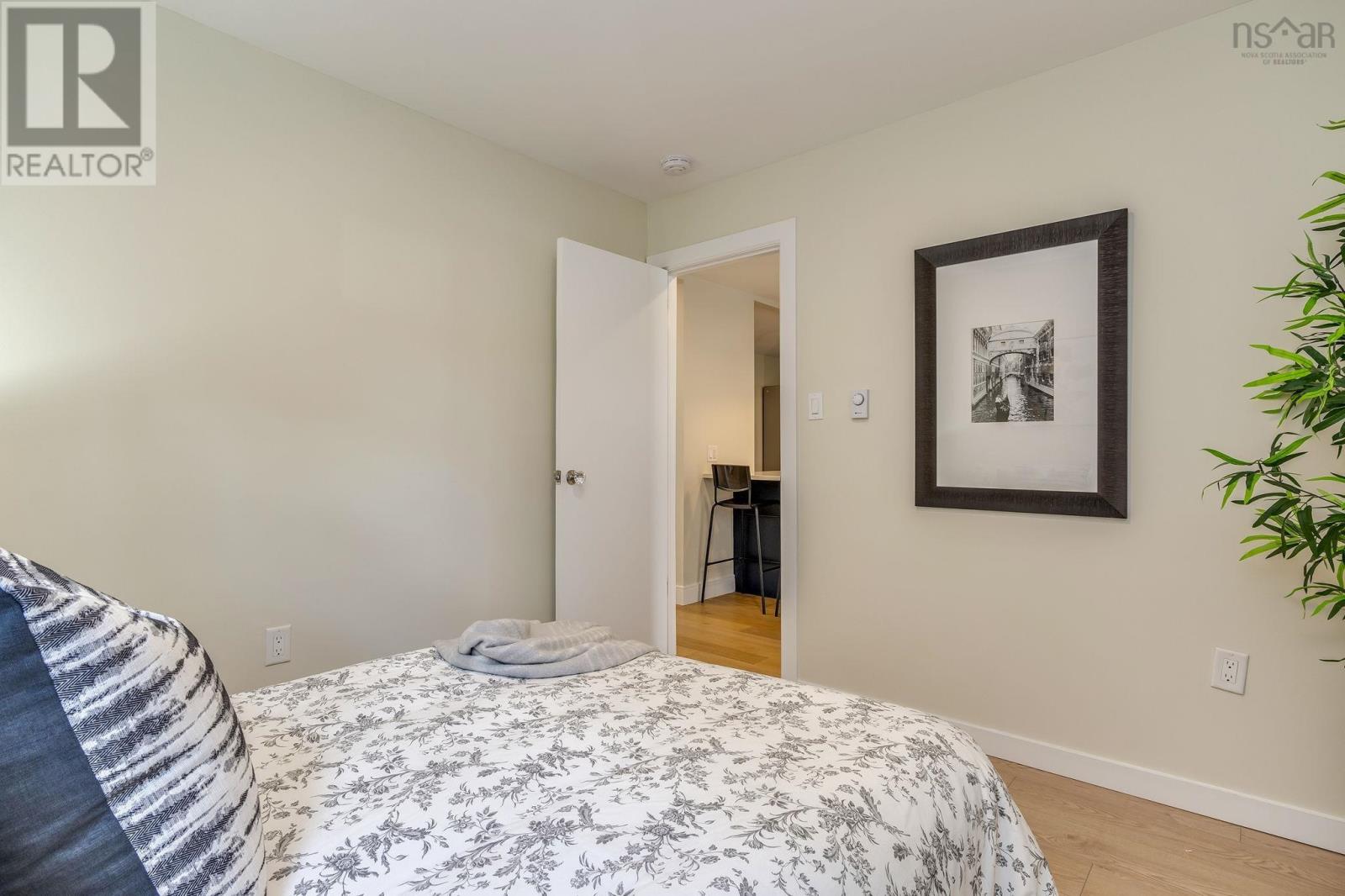 Property 20 of 41 of 3673 Albert Street