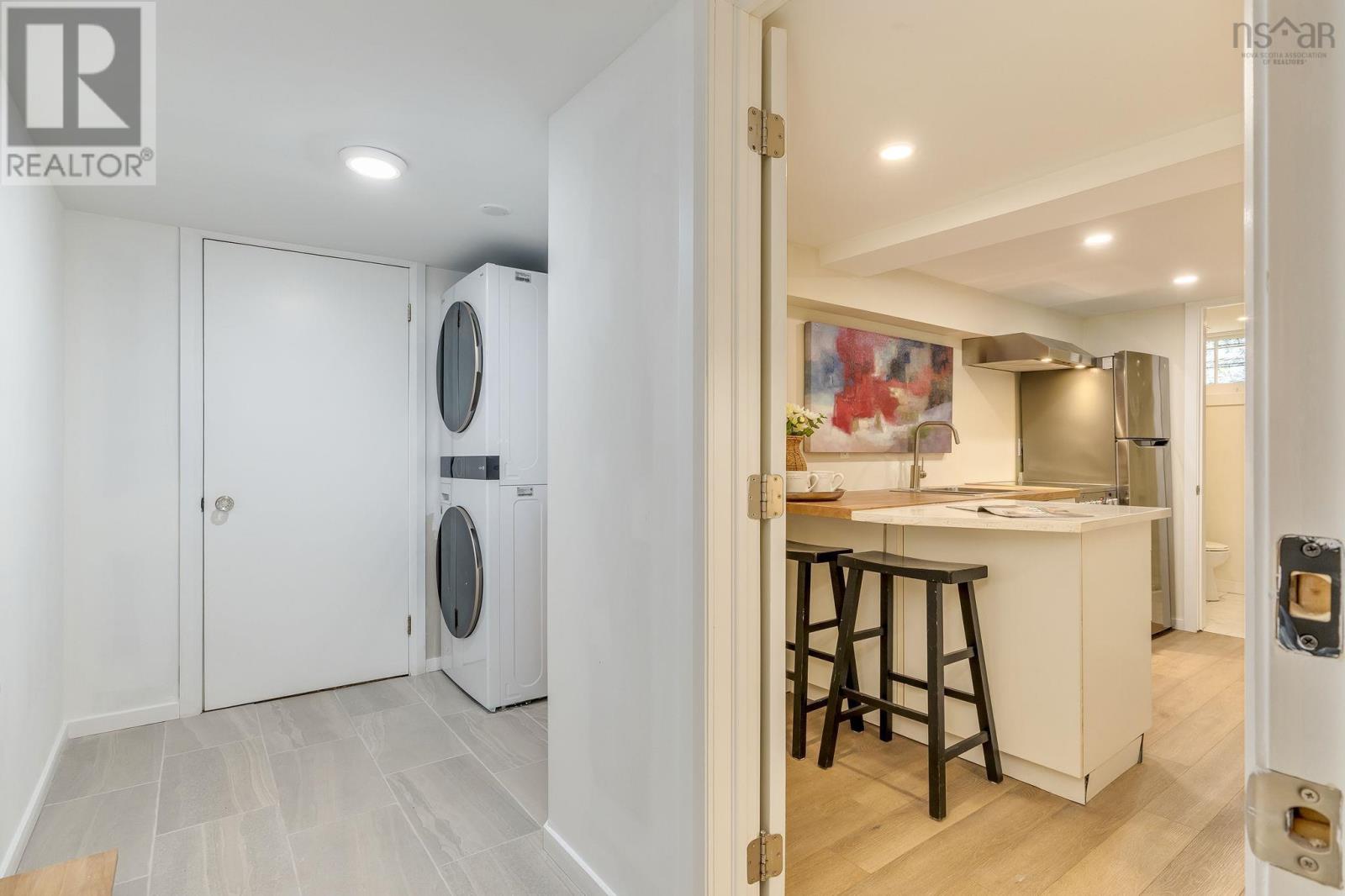 Property 25 of 42 of 3673 Albert Street