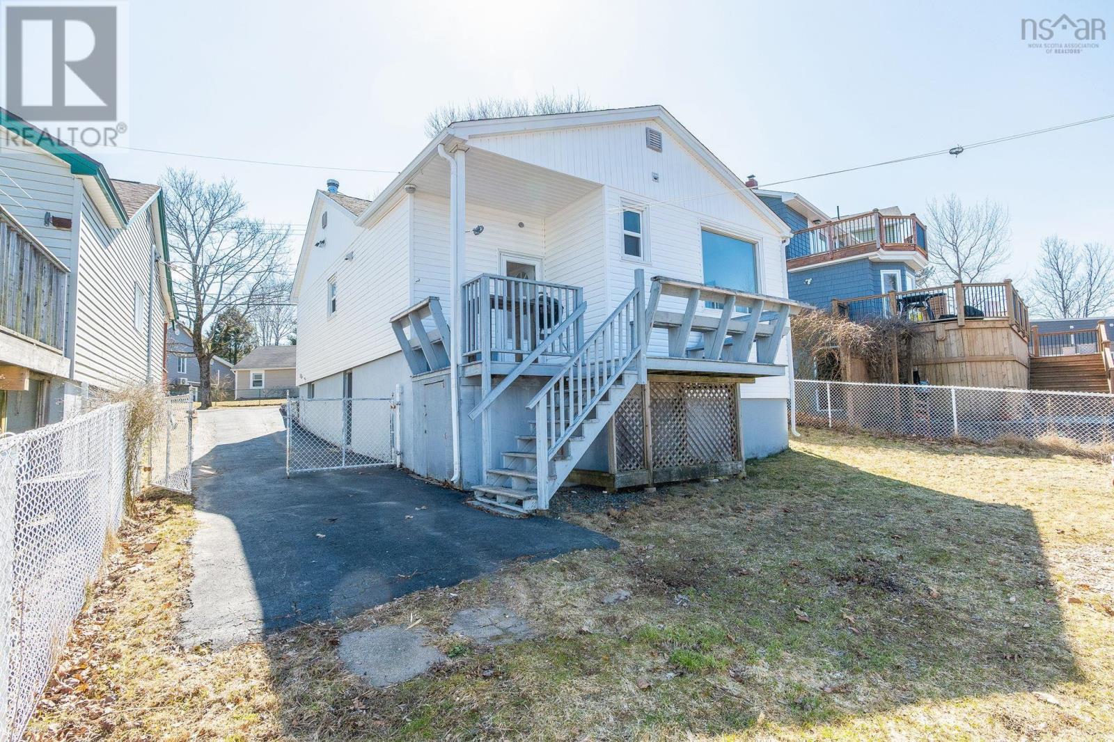 Property 32 of 42 of 3673 Albert Street