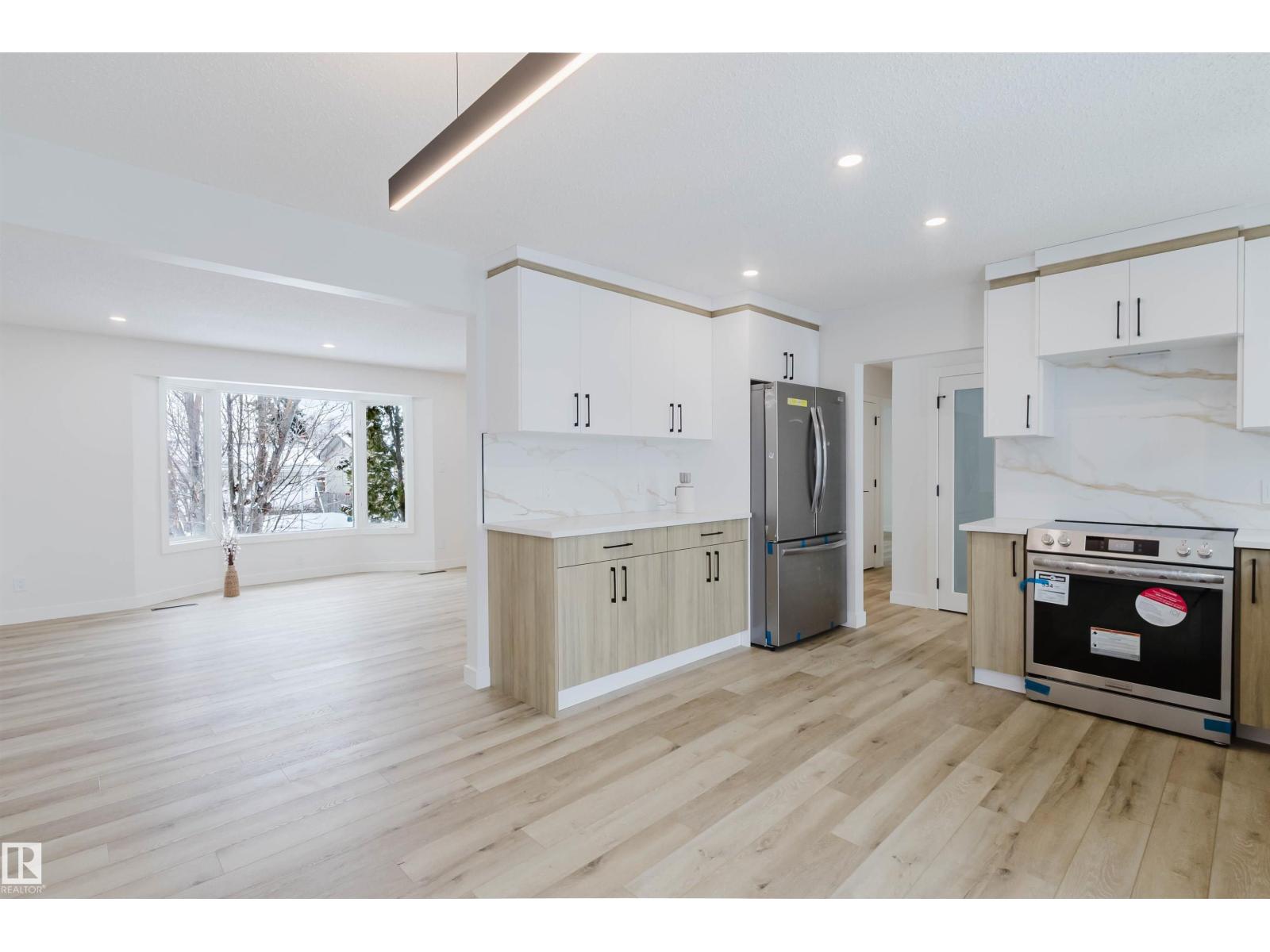 11528 42 AV NW - 10
