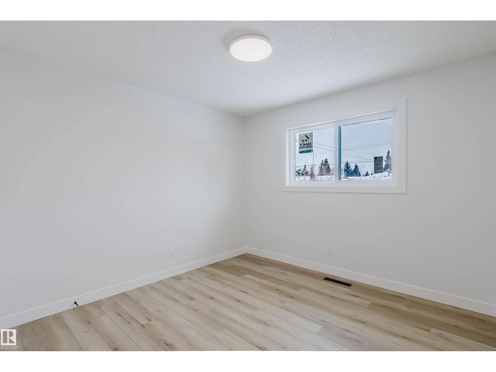 11528 42 AV NW - 16