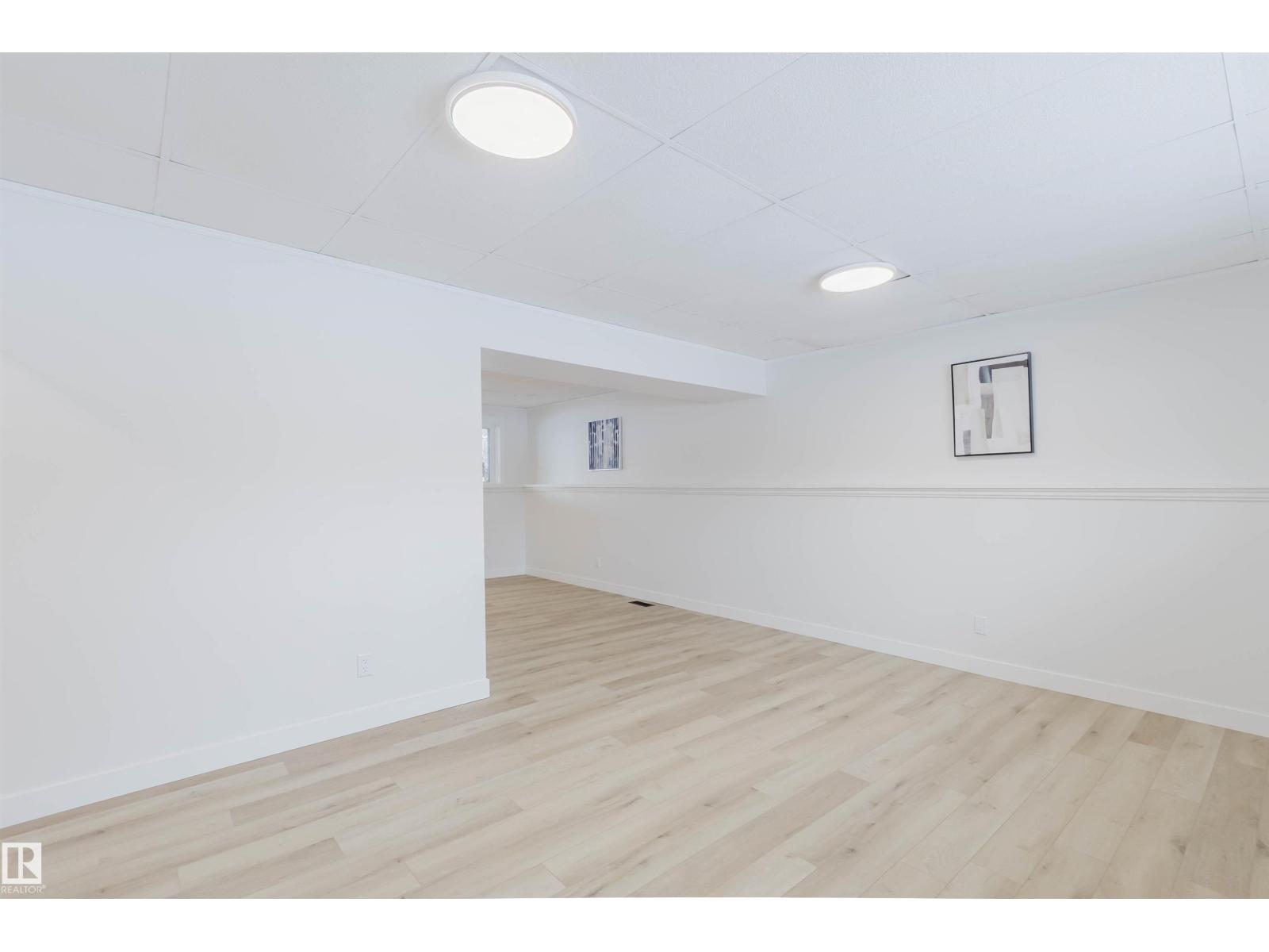 11528 42 AV NW - 23