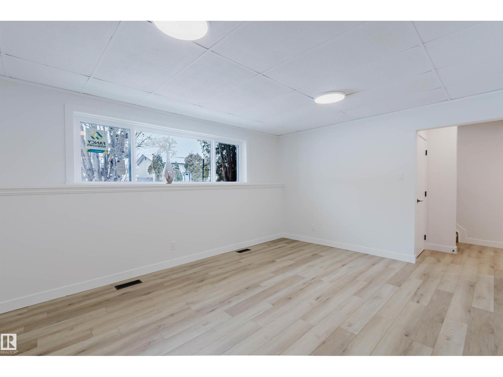 11528 42 AV NW - 25