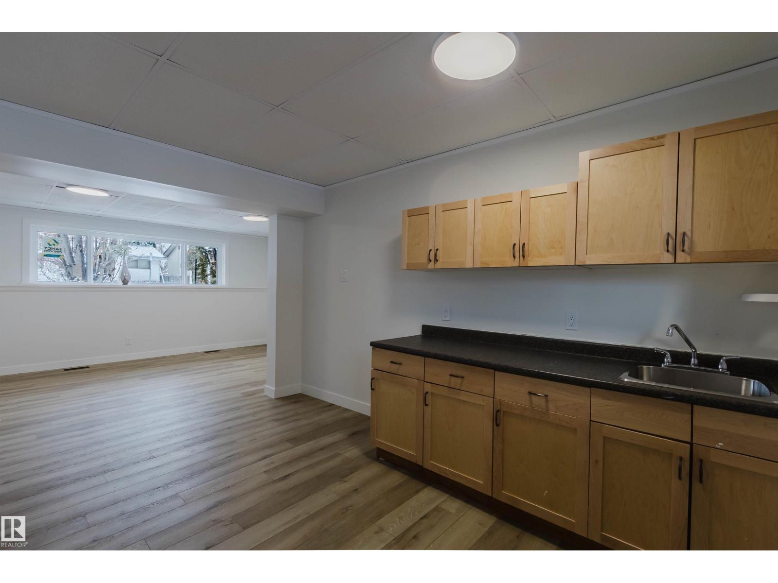 11528 42 AV NW - 27