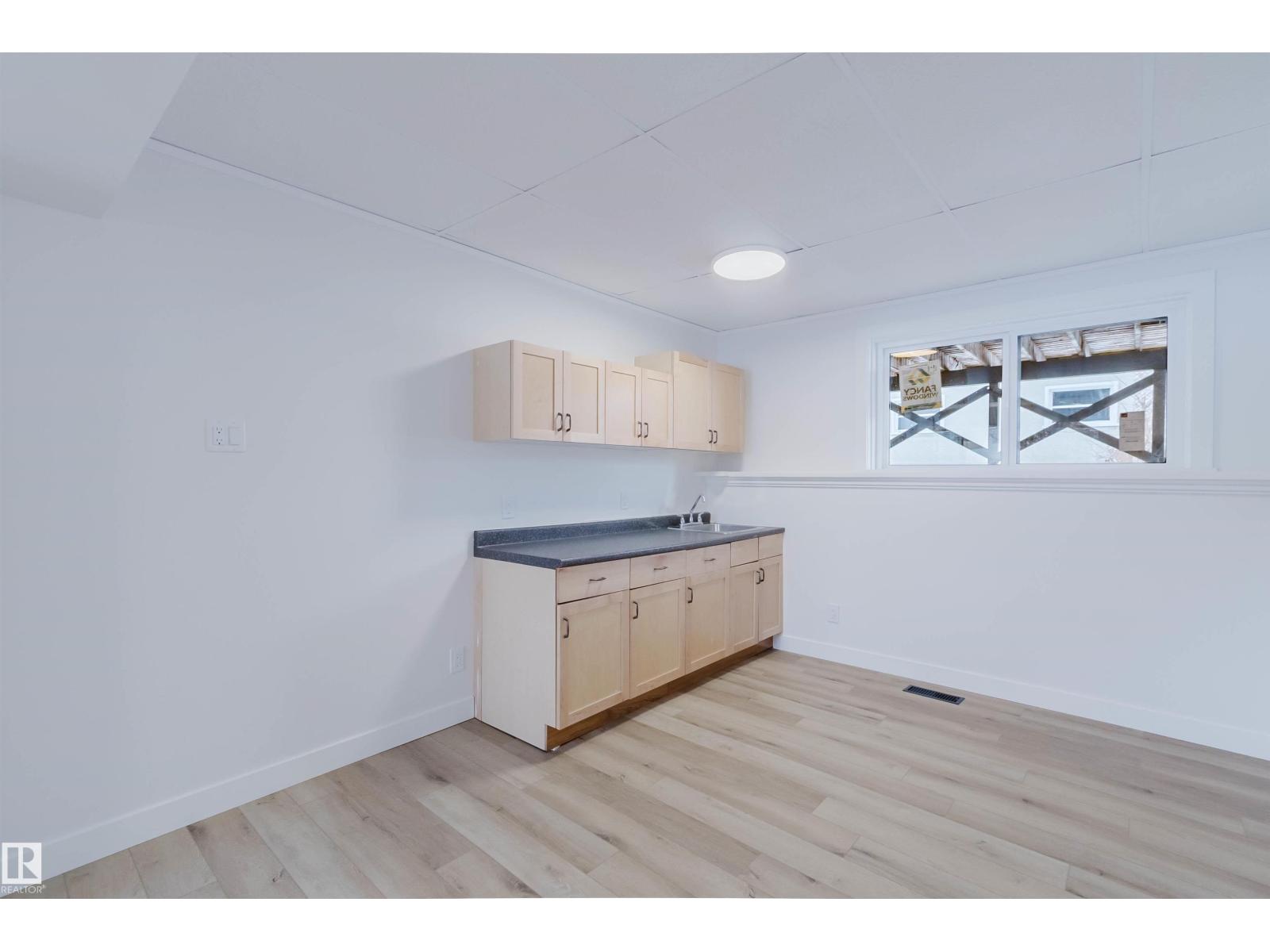 11528 42 AV NW - 26