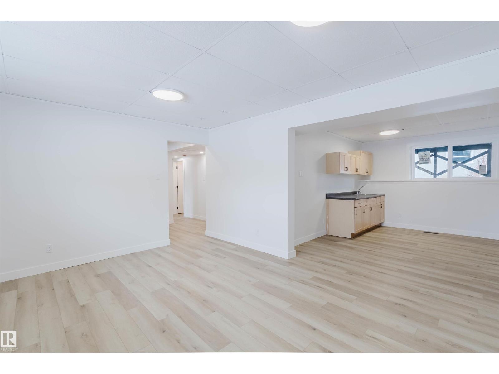 11528 42 AV NW - 24