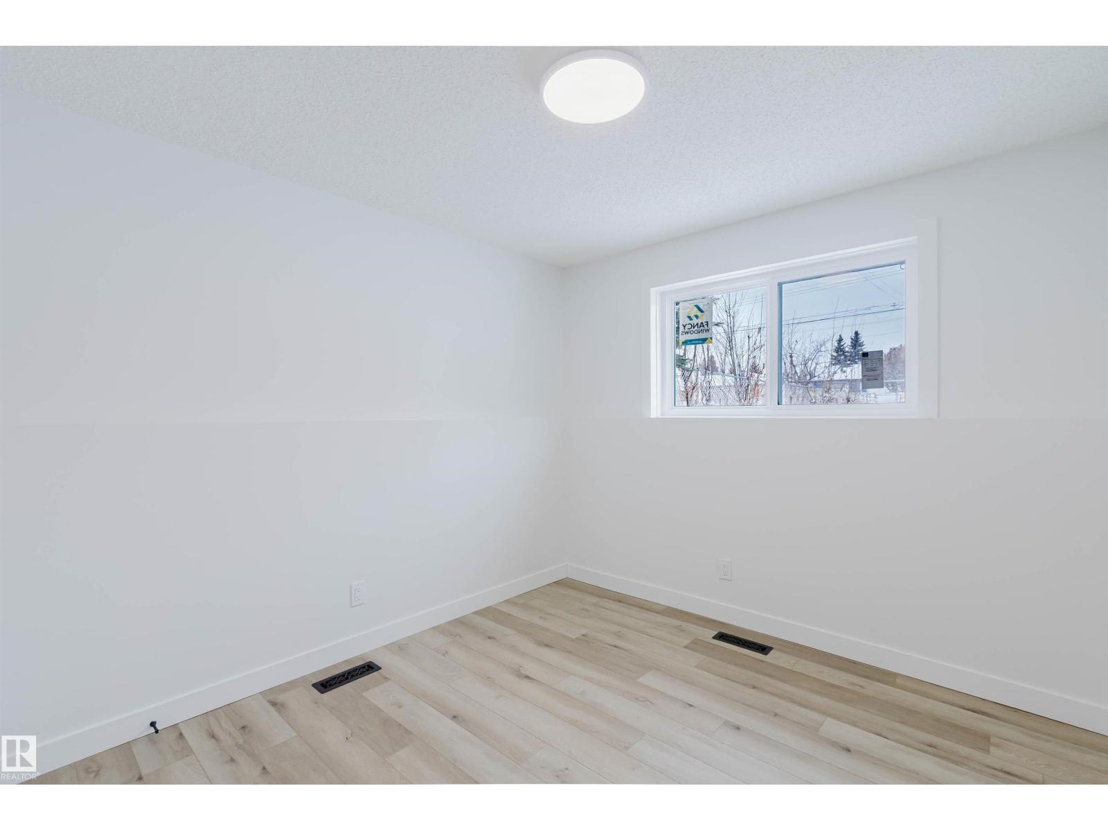 11528 42 AV NW - 32