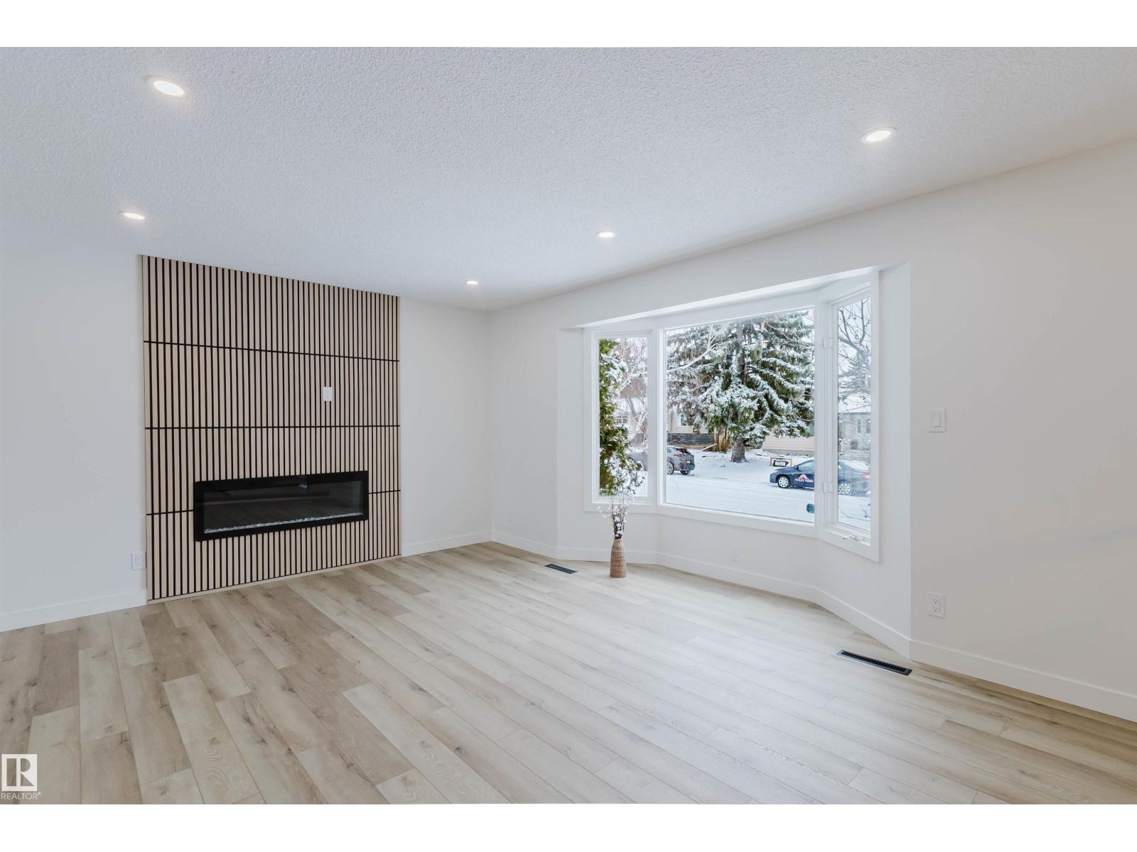 11528 42 AV NW - 5