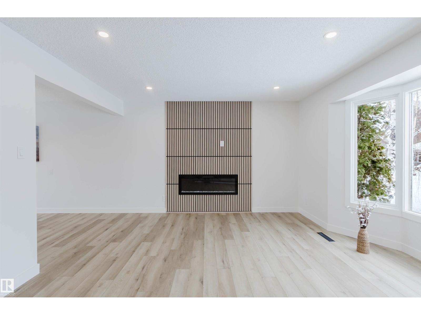11528 42 AV NW - 6