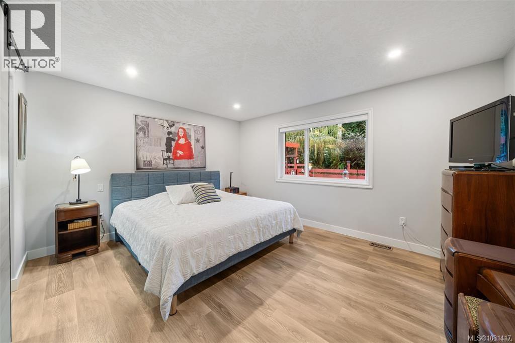 6092 Chippewa Rd - 18