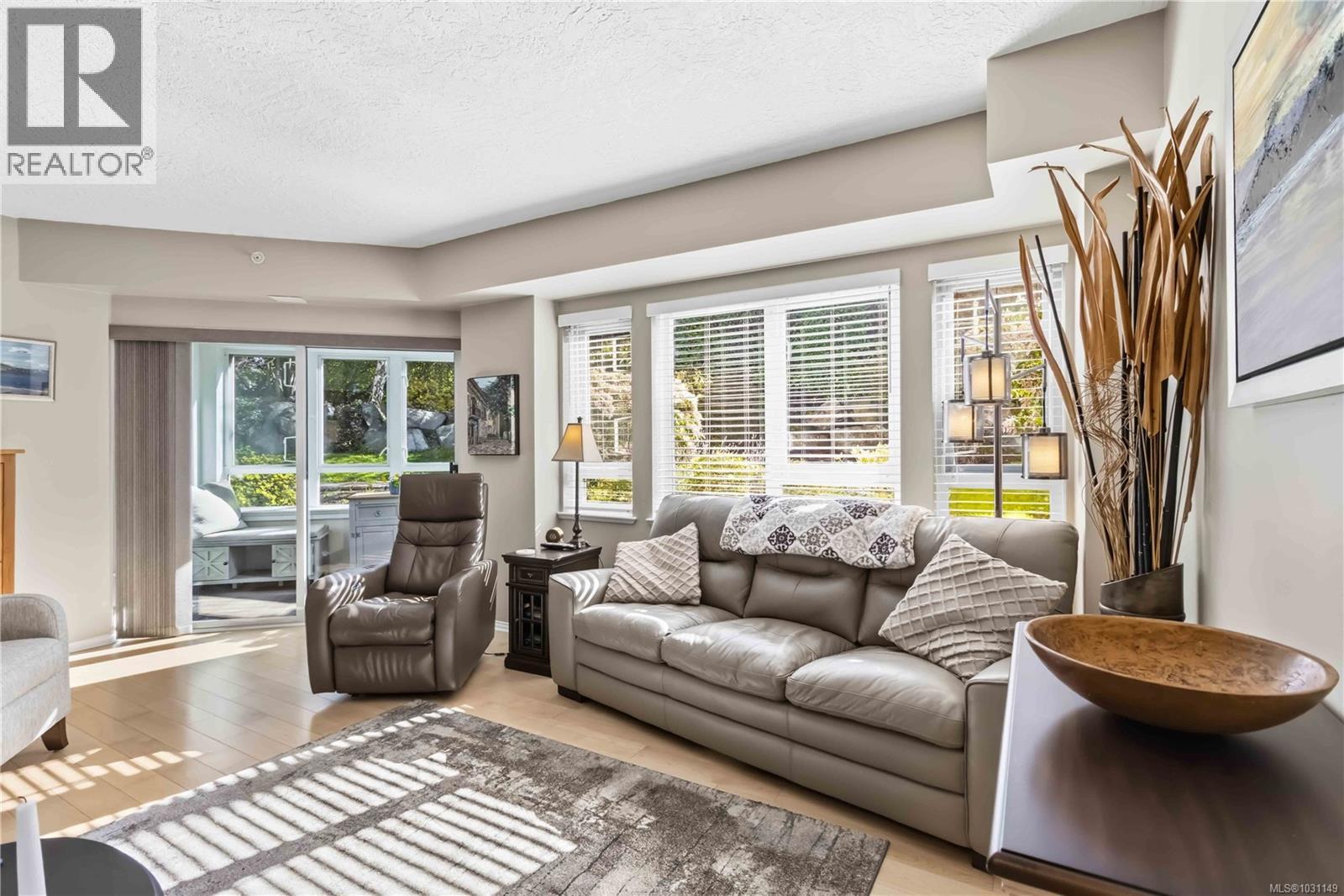 101 1521 Church Avenue, Saanich