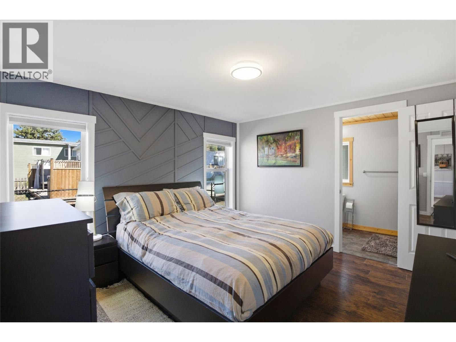 4633 SPRUCE CRESCENT - 10