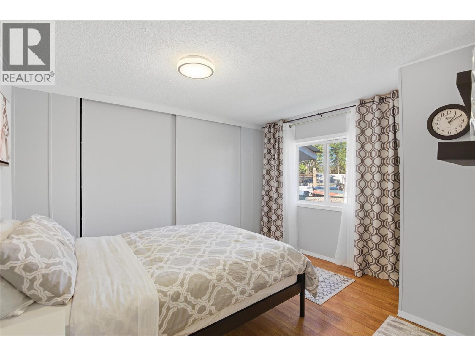 4633 SPRUCE CRESCENT - 12