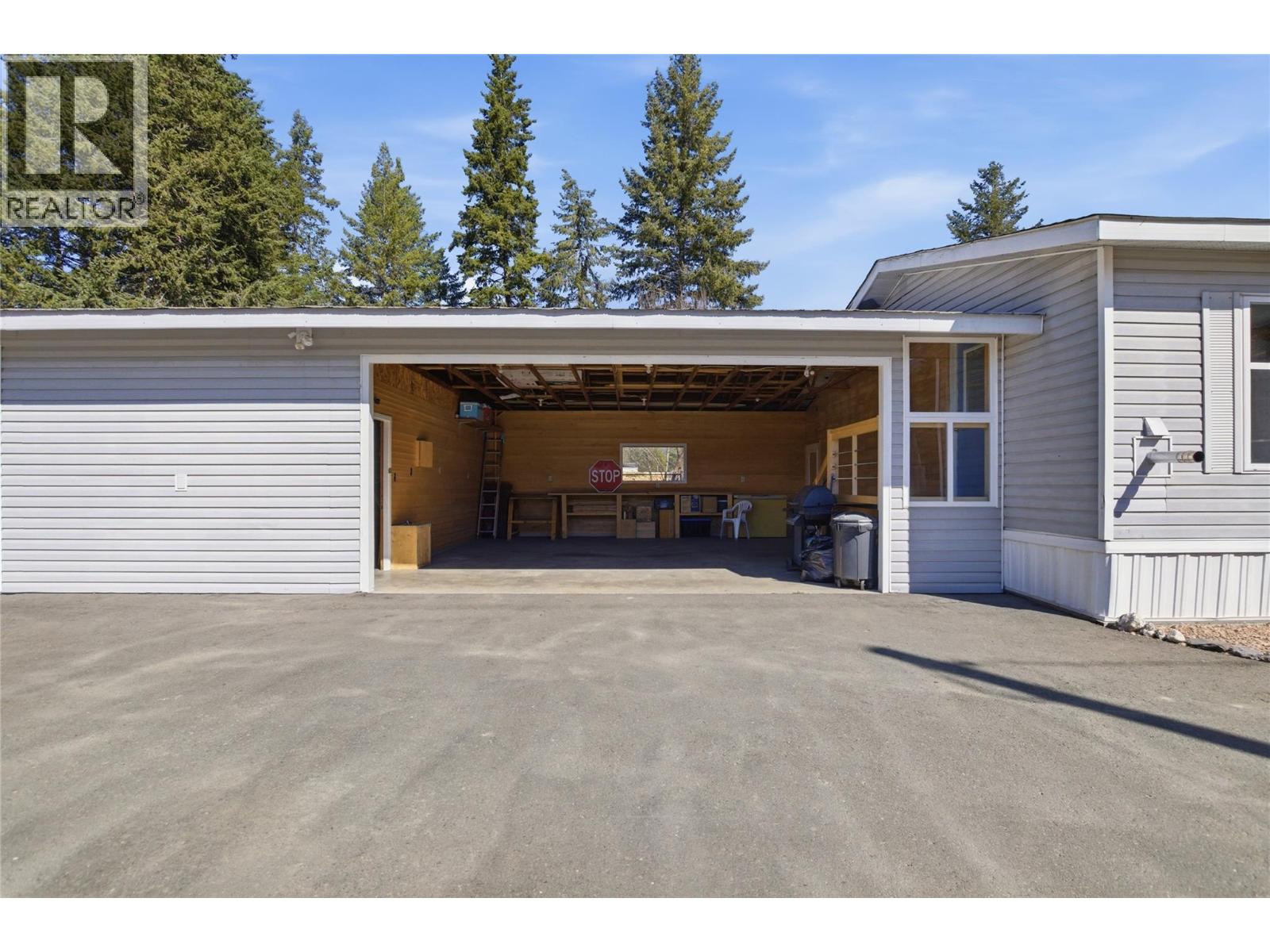 4633 SPRUCE CRESCENT - 15