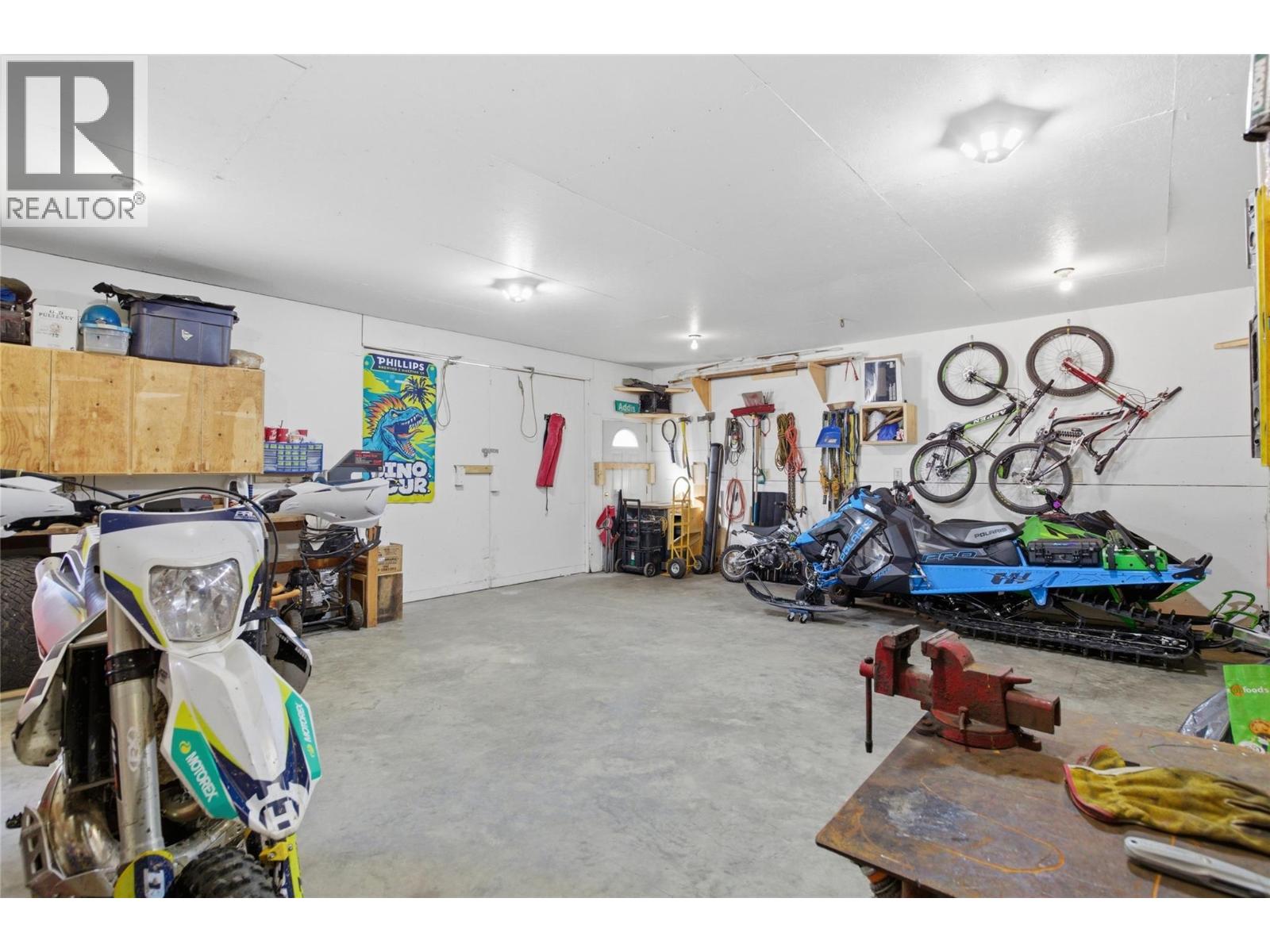 4633 SPRUCE CRESCENT - 16