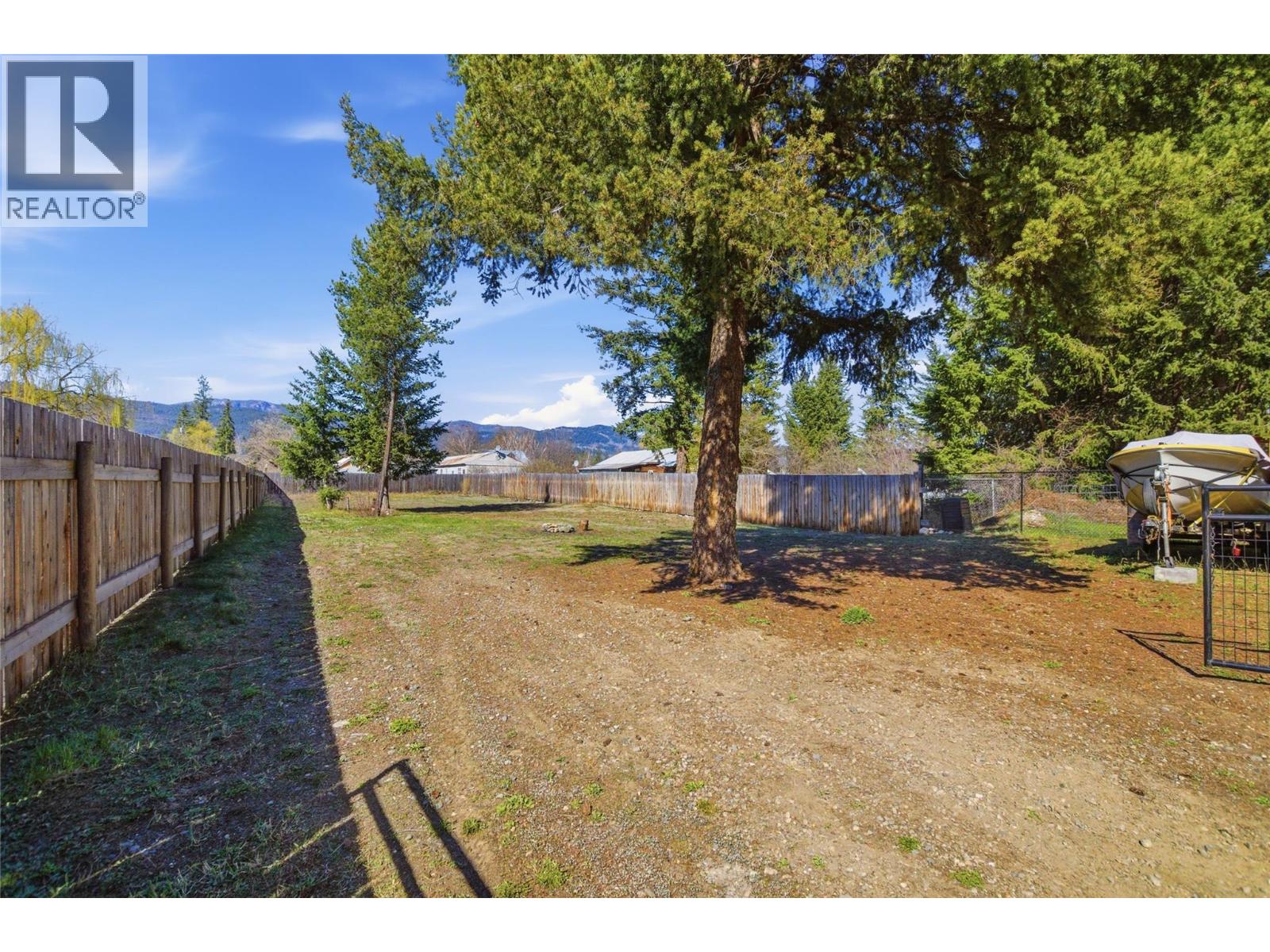 4633 SPRUCE CRESCENT - 18