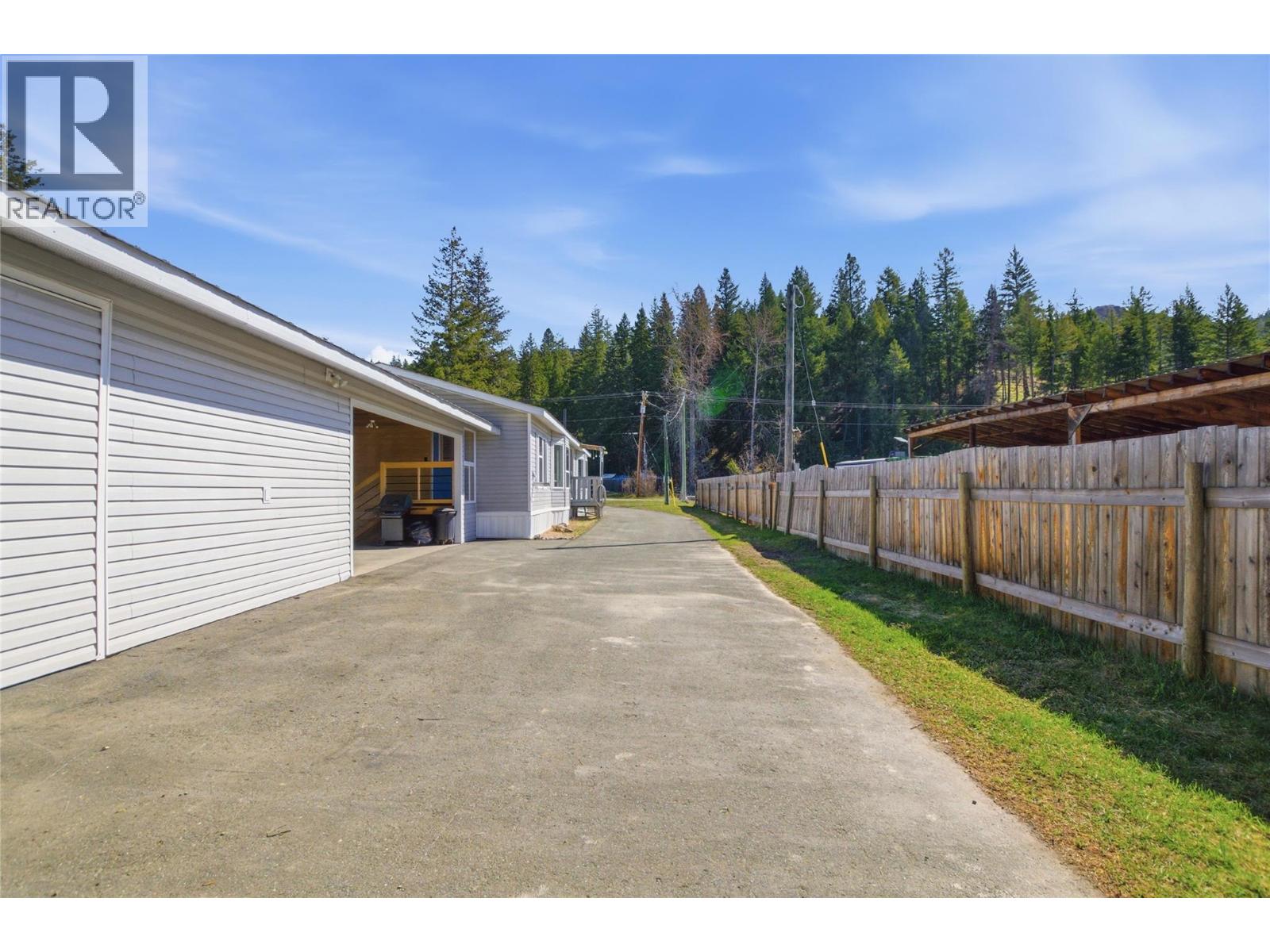 4633 SPRUCE CRESCENT - 20