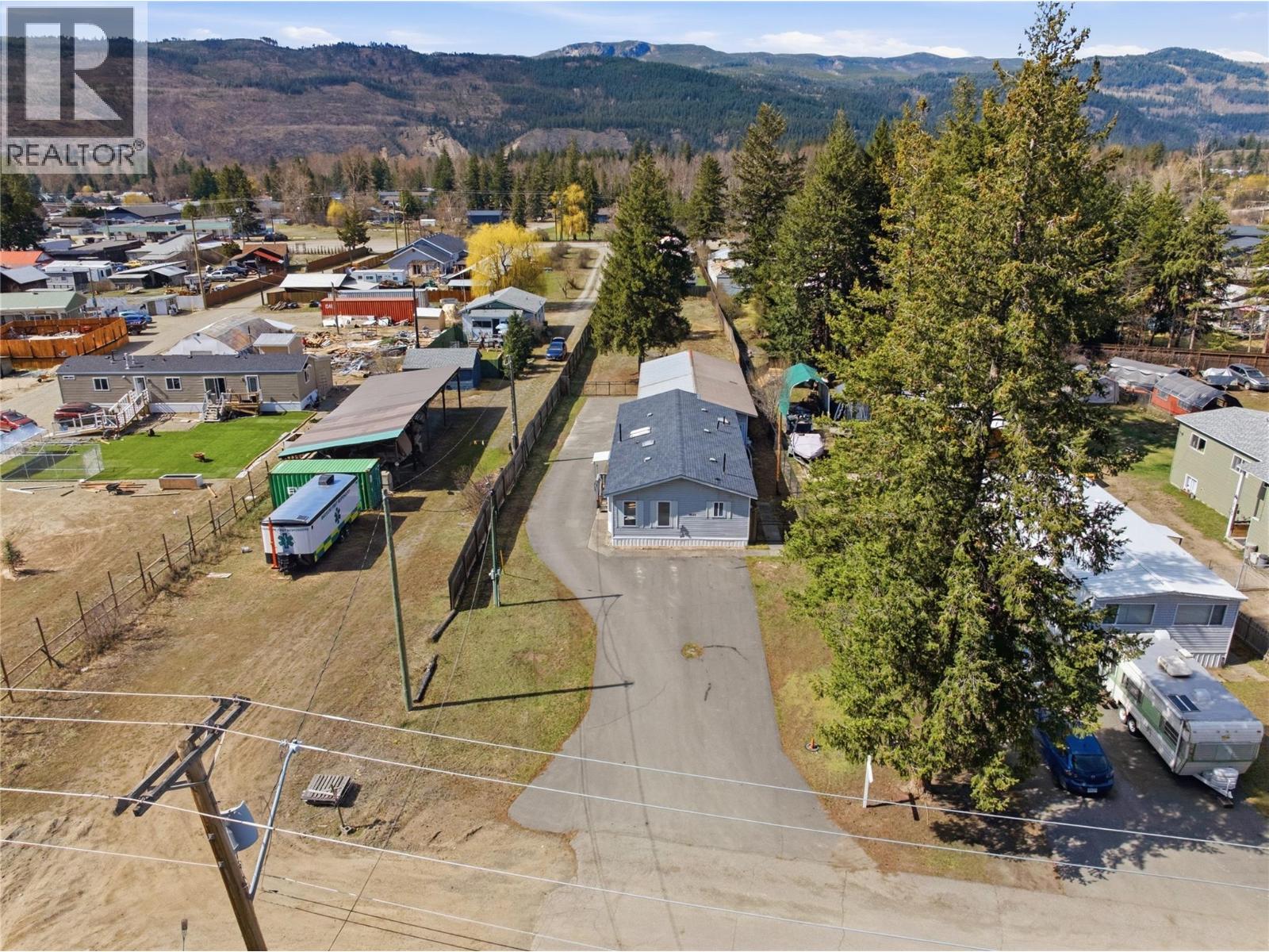 4633 SPRUCE CRESCENT - 21