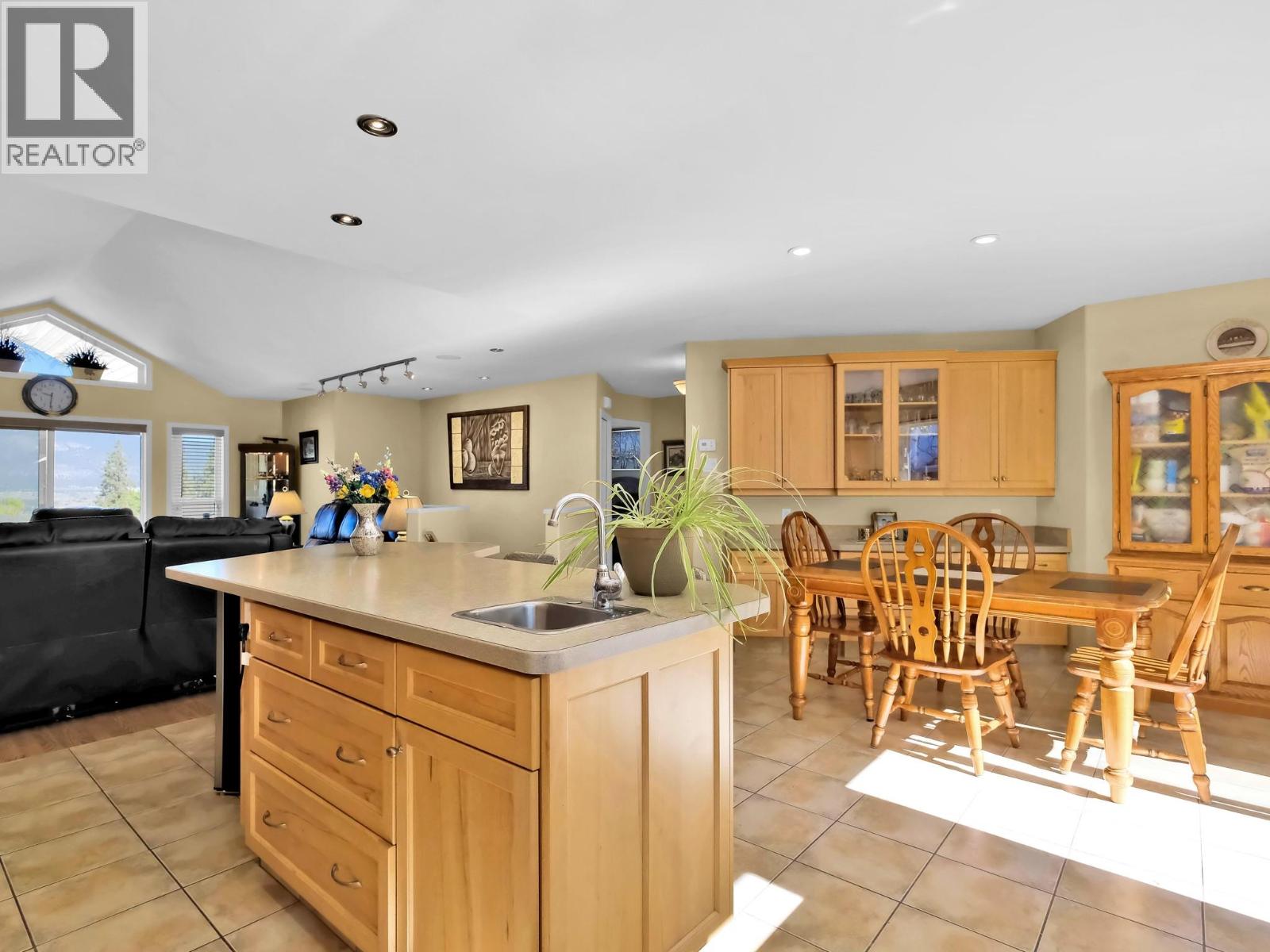 695 Pineview Road Unit# 102, Penticton