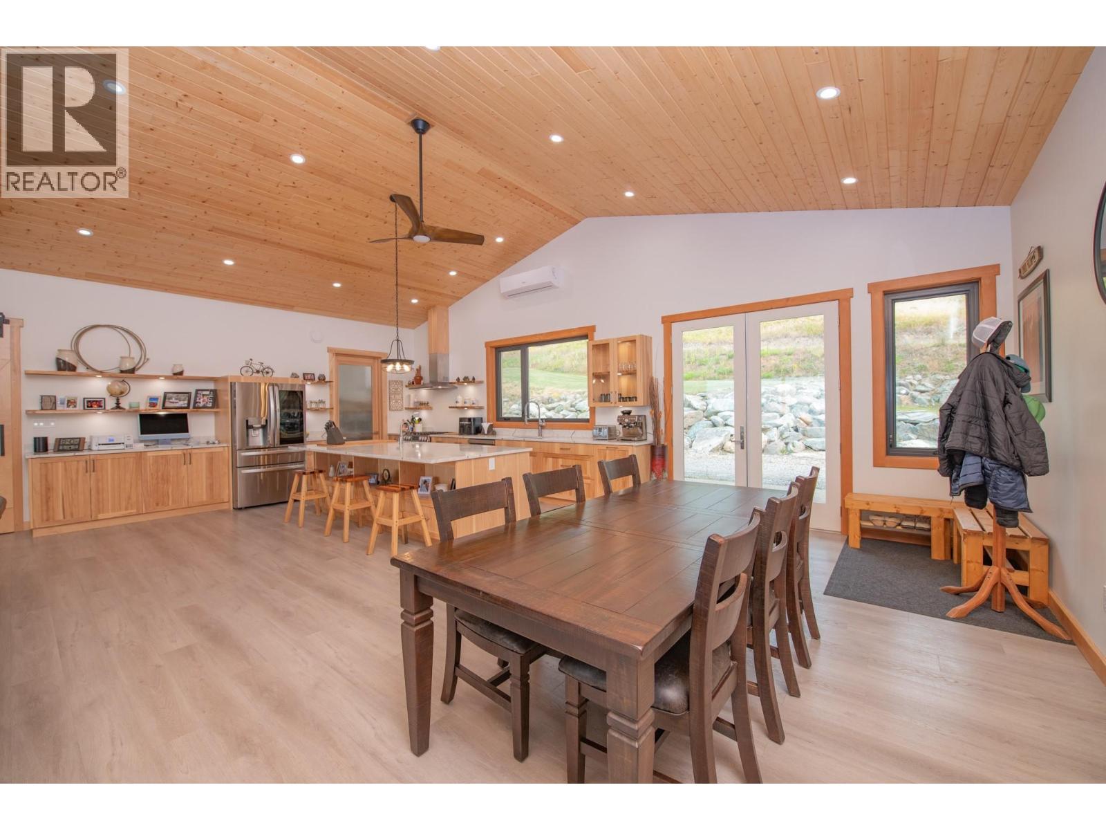 7500 Lonneke Trail, Anglemont