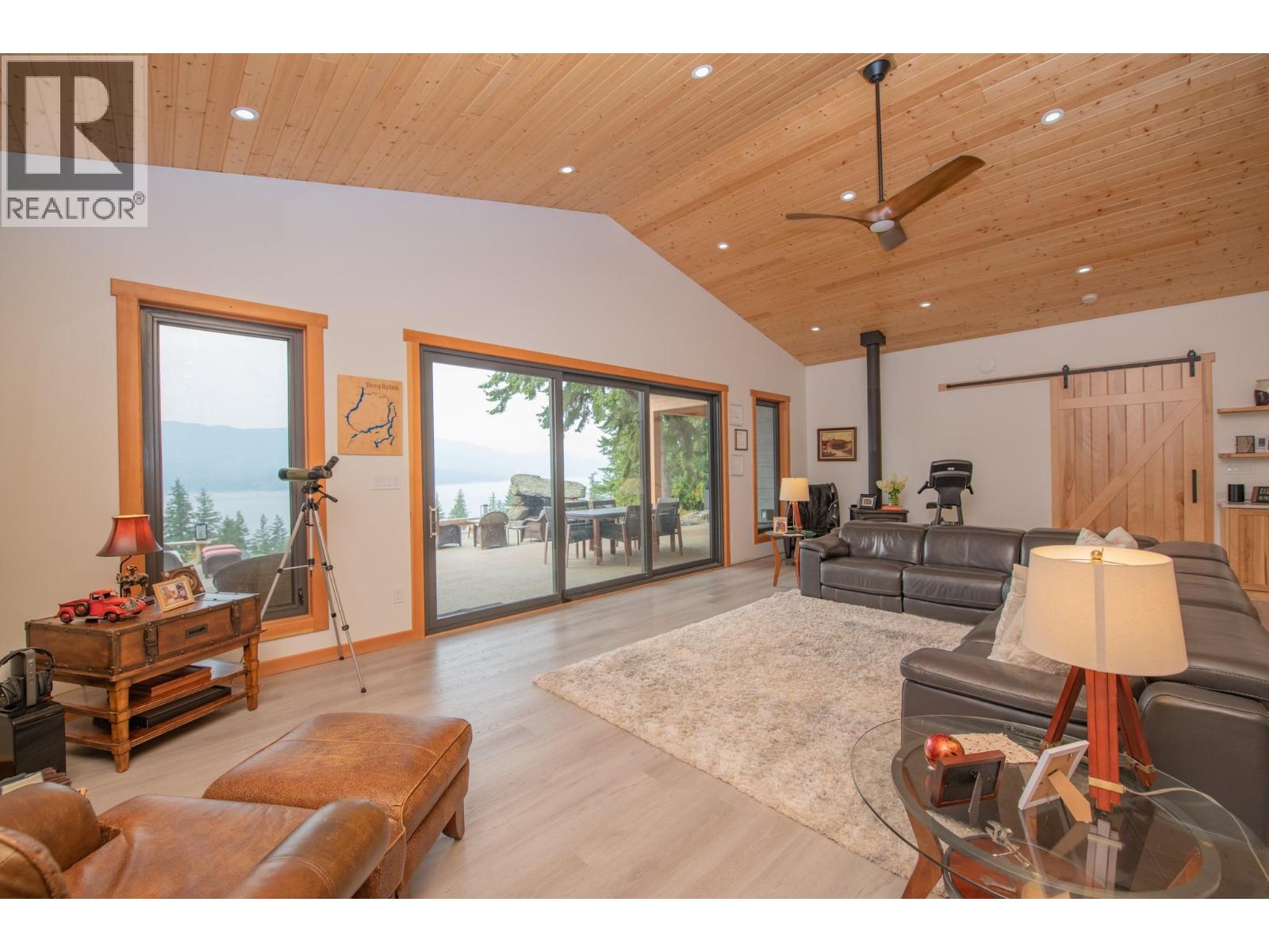 7500 Lonneke Trail, Anglemont