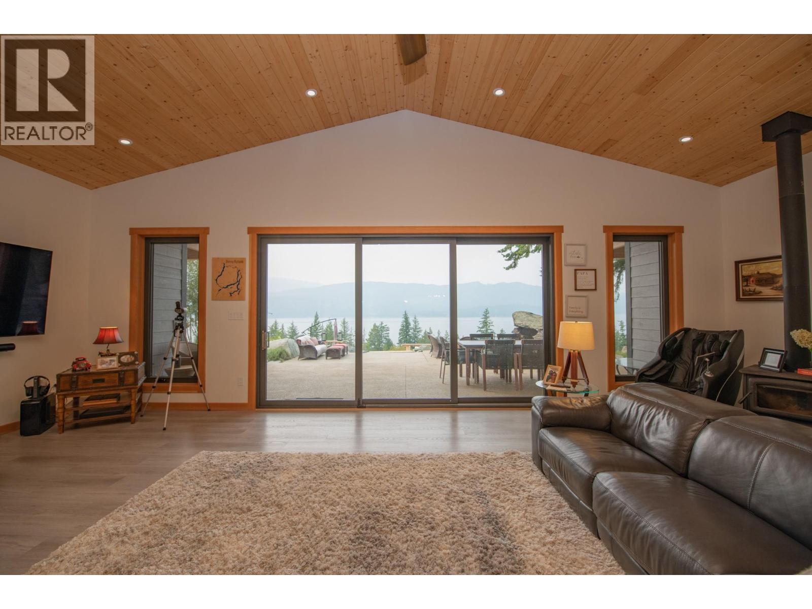 7500 Lonneke Trail, Anglemont