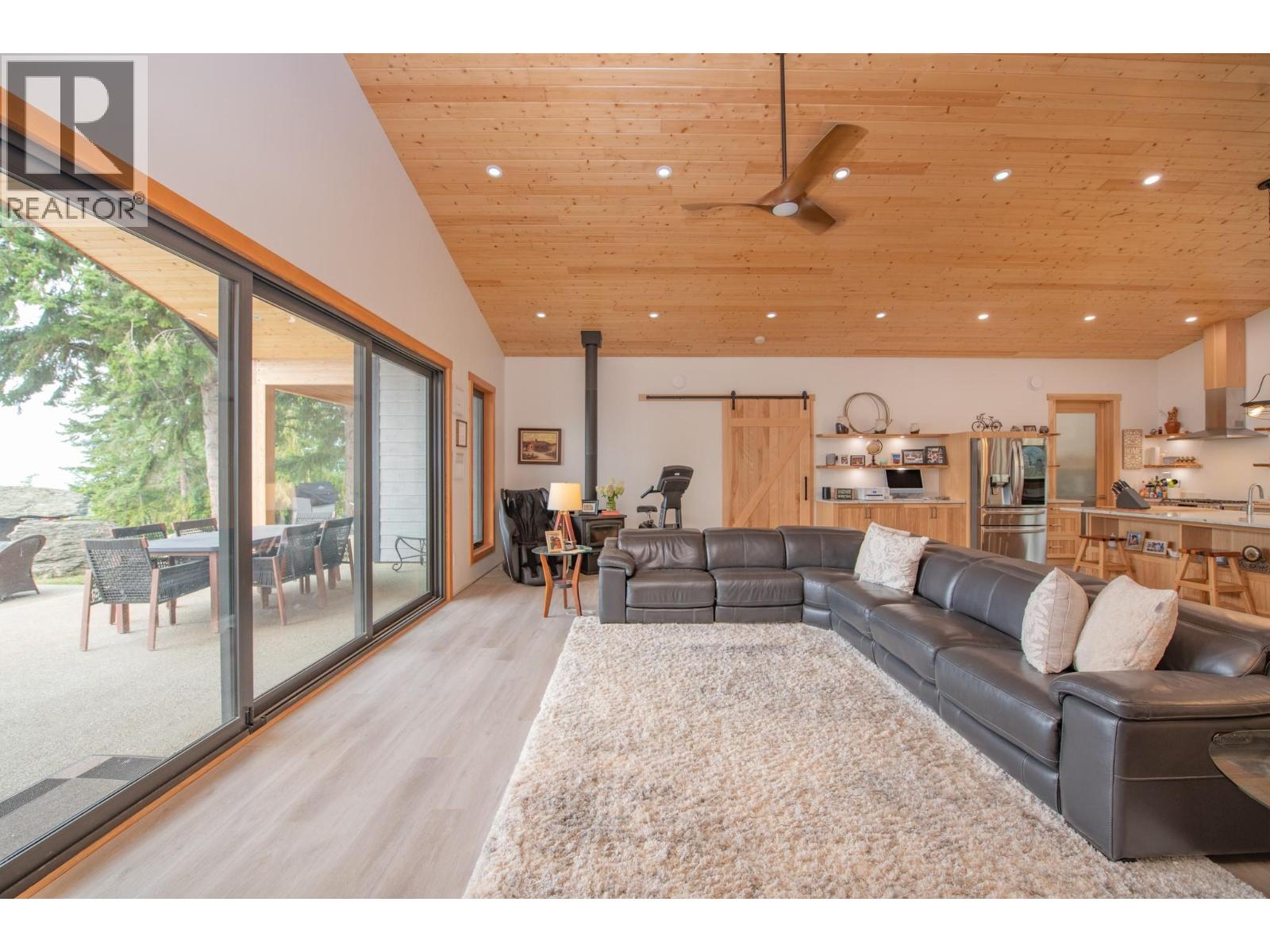 7500 Lonneke Trail, Anglemont