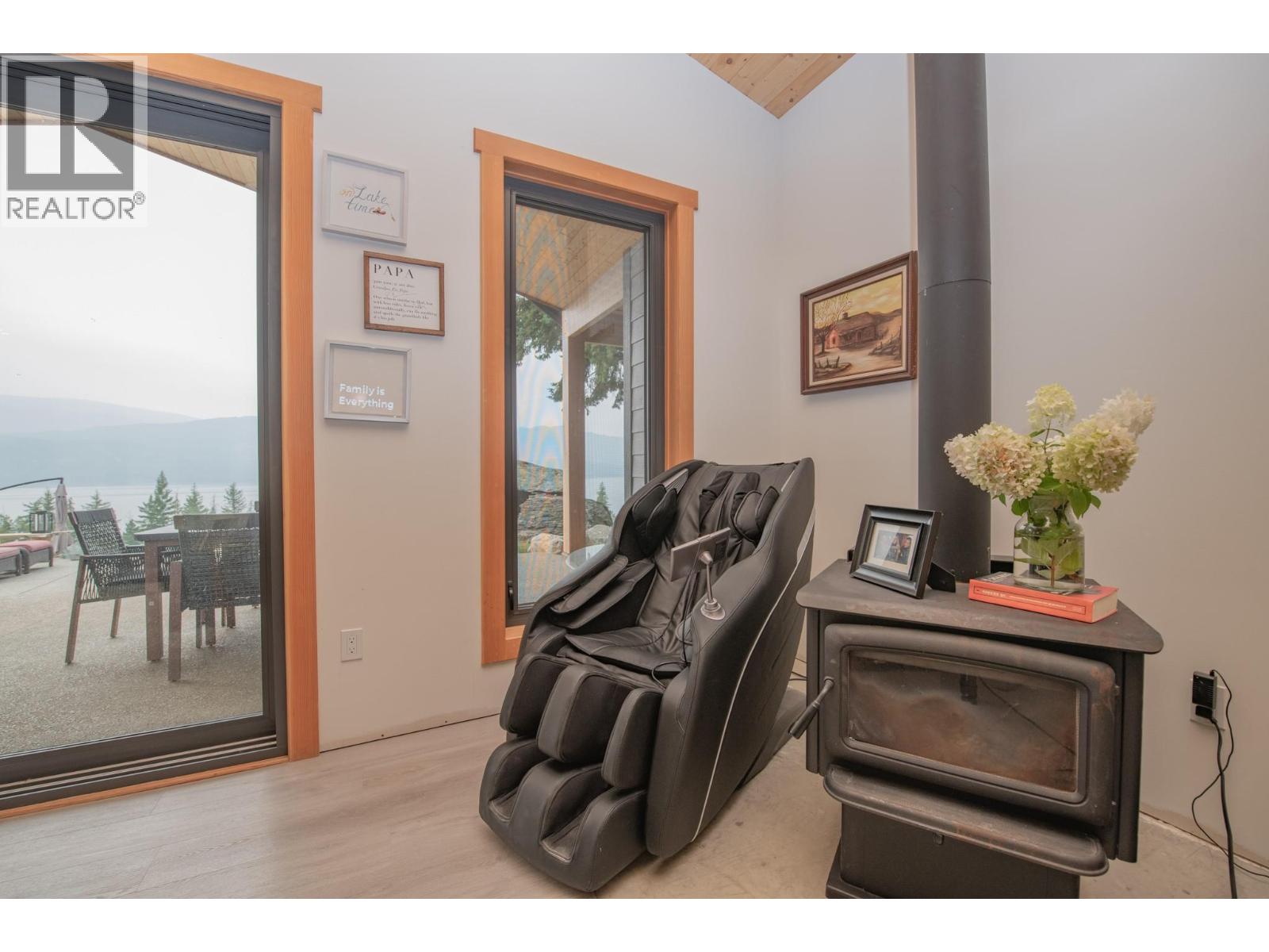 7500 Lonneke Trail, Anglemont