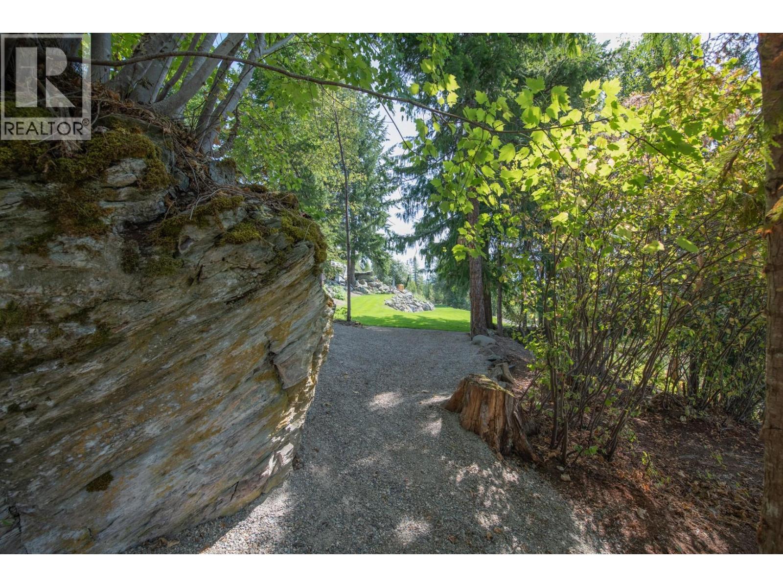 7500 Lonneke Trail, Anglemont