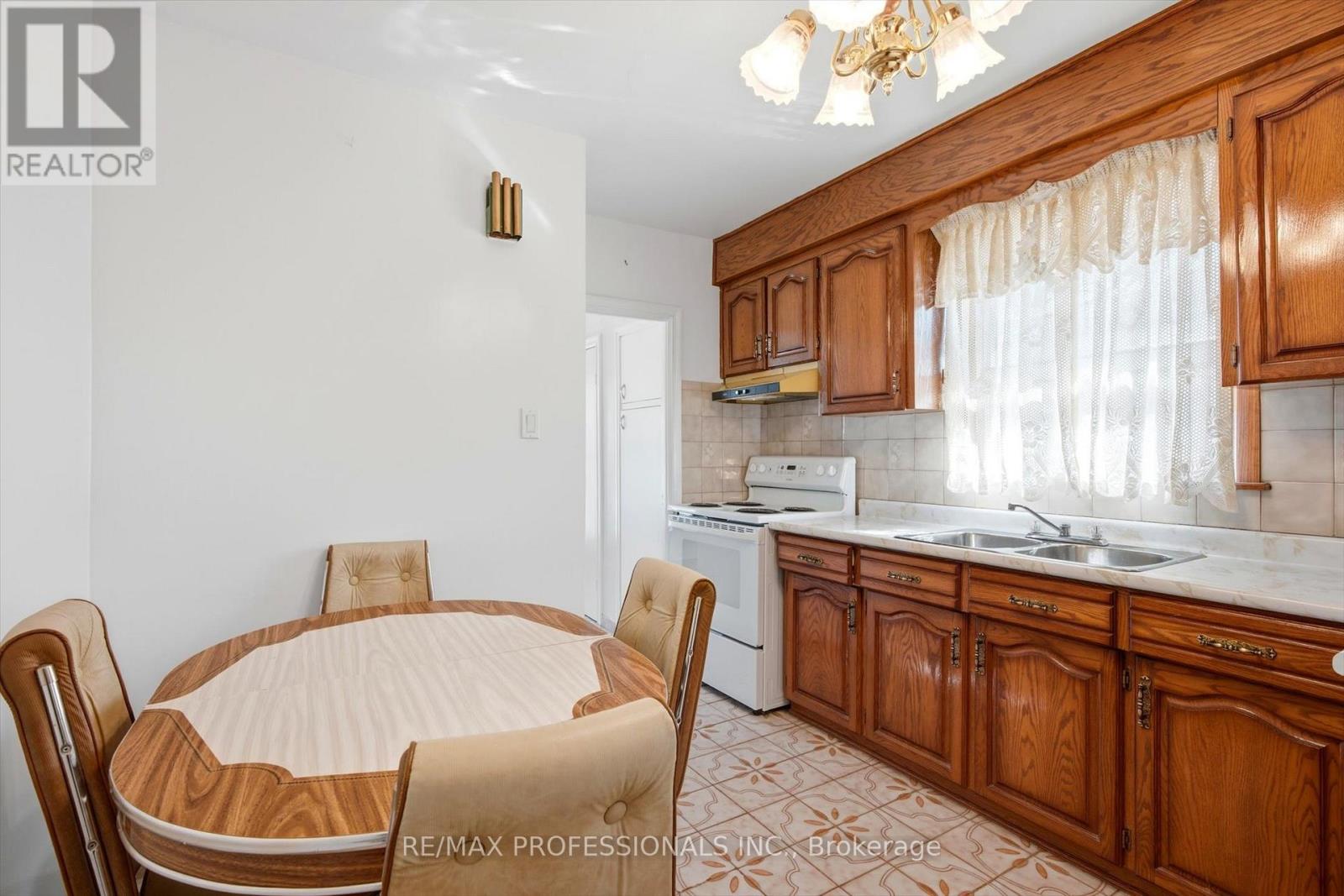 54 CULNAN AVENUE - 10