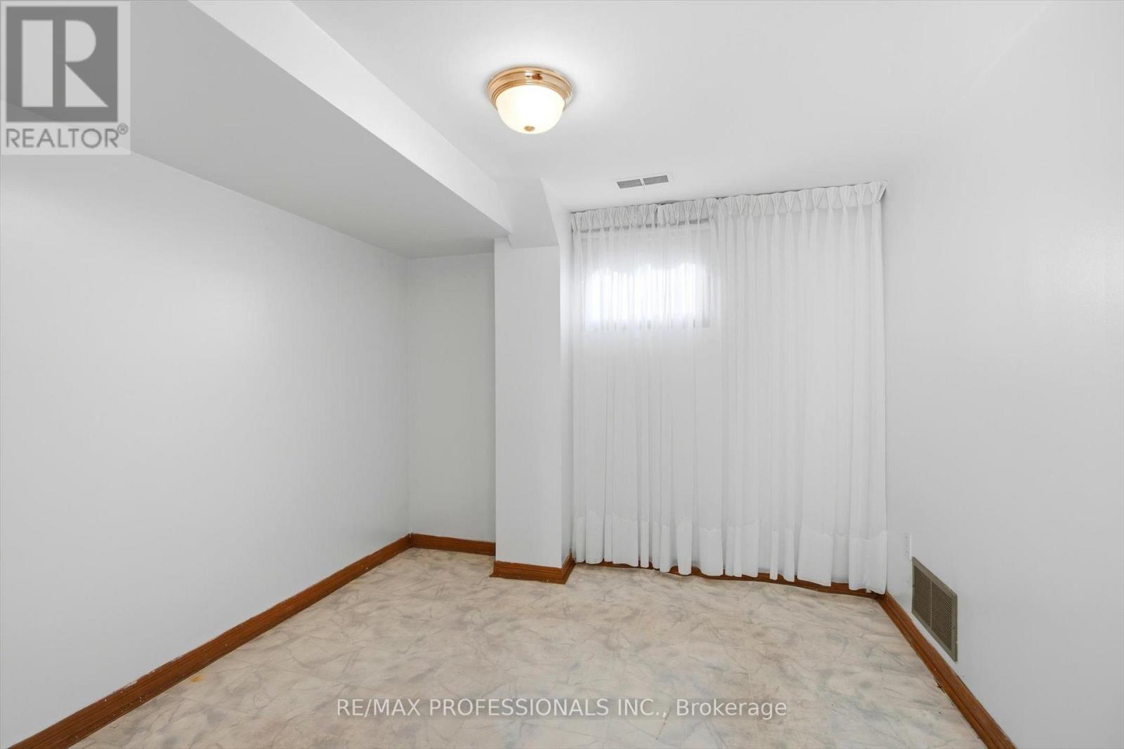 54 CULNAN AVENUE - 23