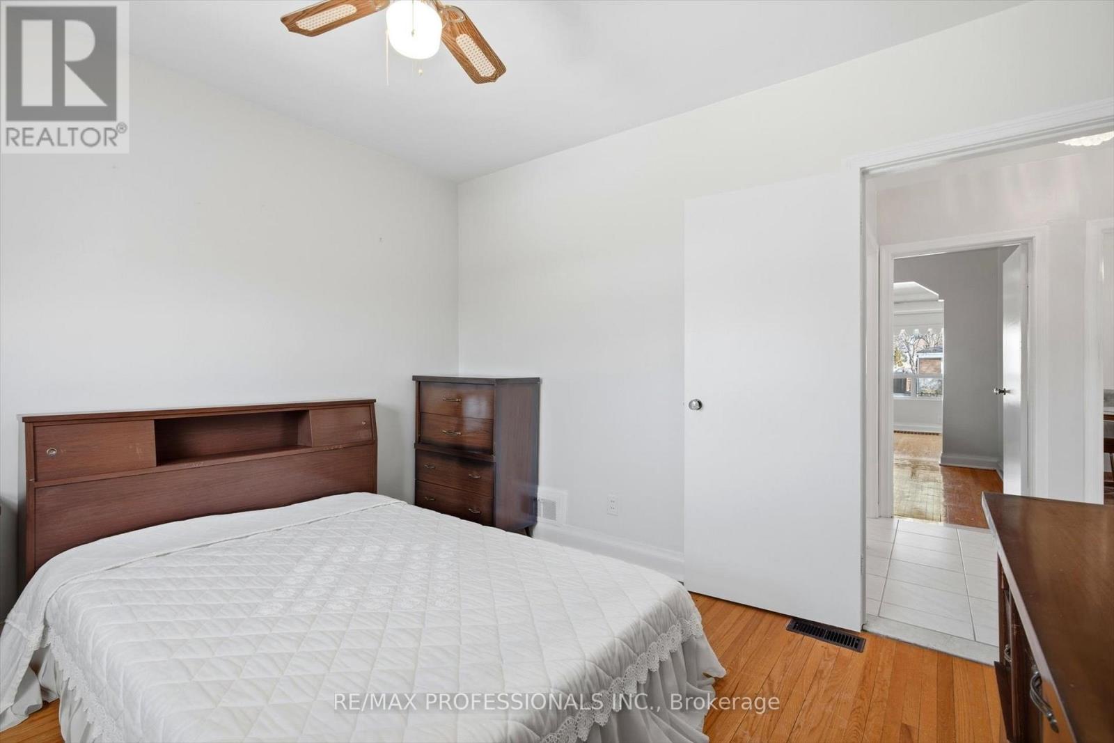 54 CULNAN AVENUE - 17