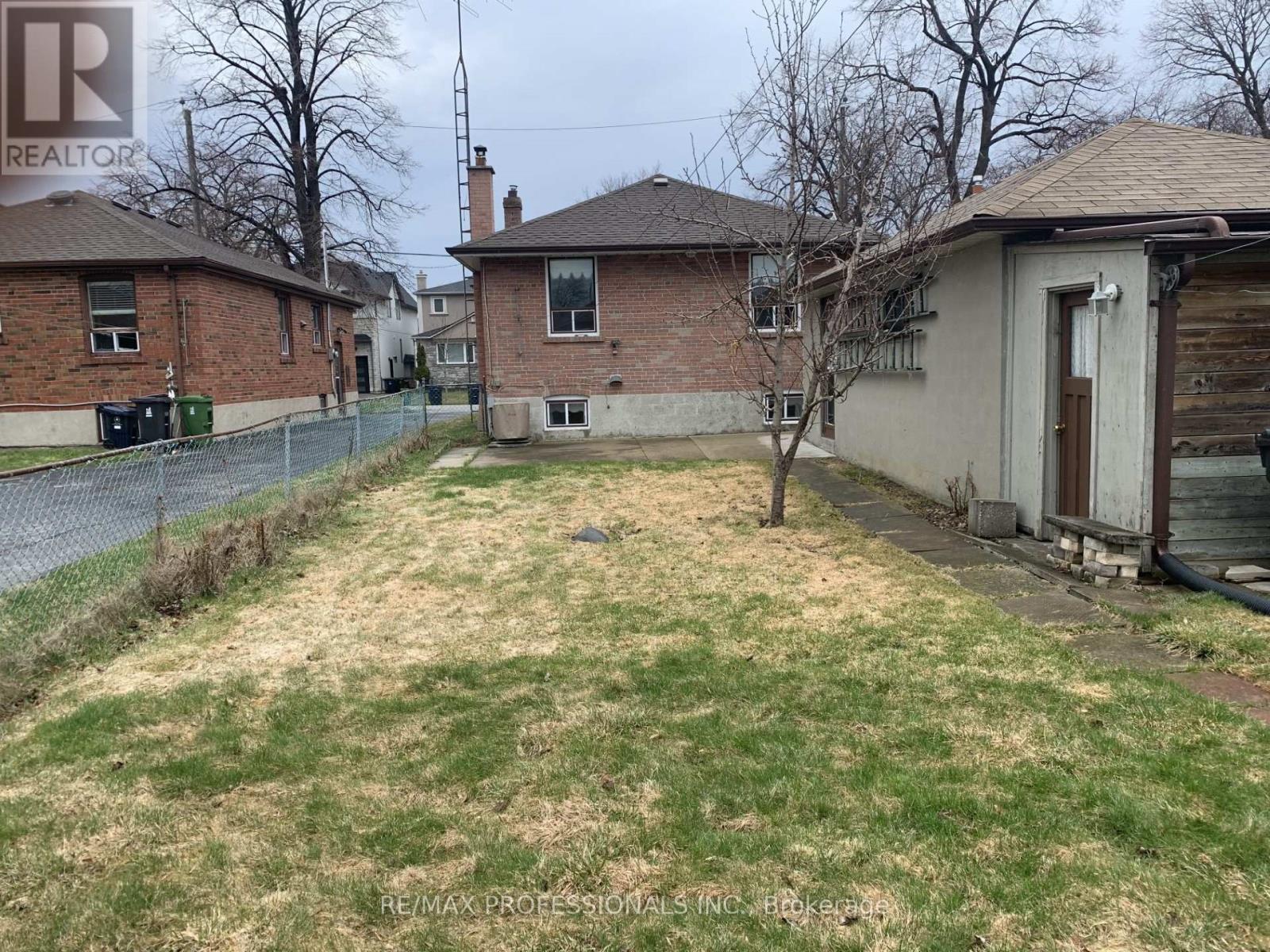 54 CULNAN AVENUE - 27