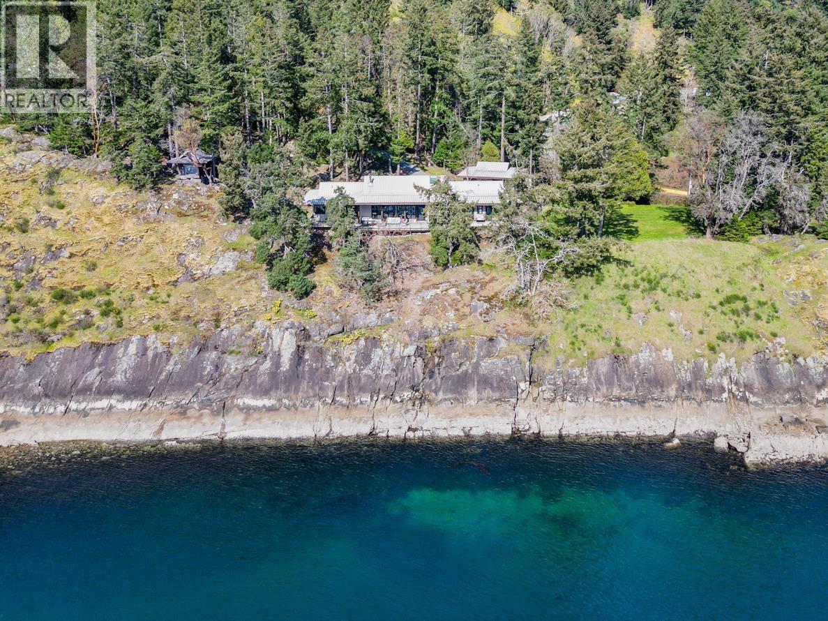 1369 MACKINNON ROAD, Pender Island
