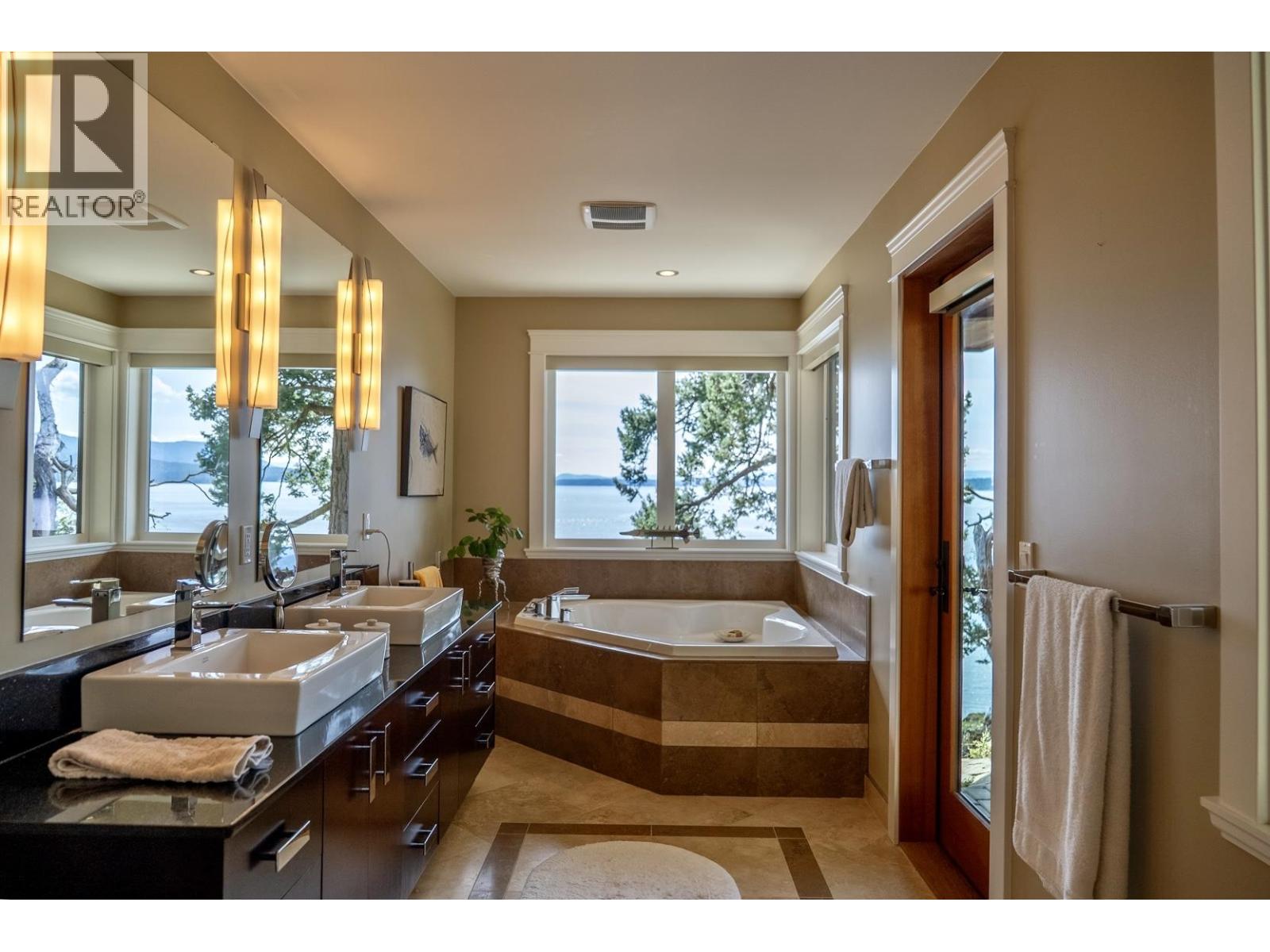 1369 MACKINNON ROAD, Pender Island