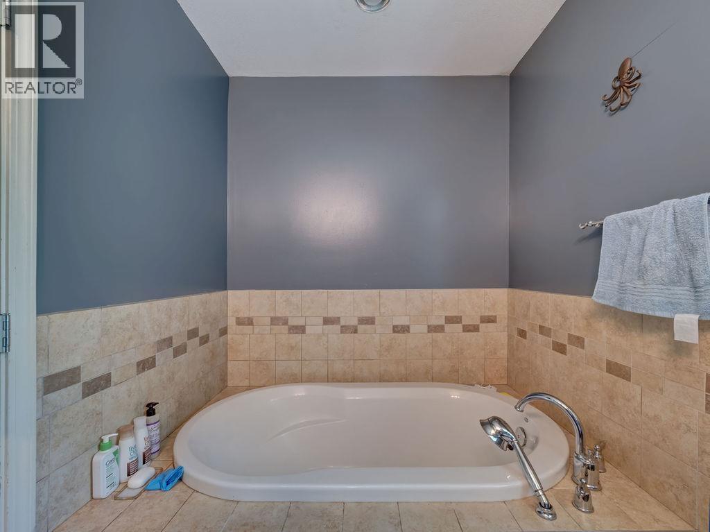 5886 SANDY HOOK ROAD, Sechelt