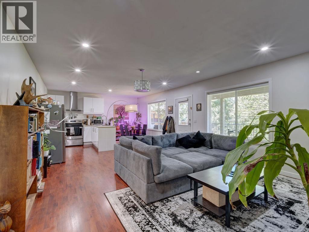 5886 SANDY HOOK ROAD, Sechelt