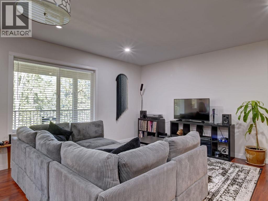 5886 SANDY HOOK ROAD, Sechelt