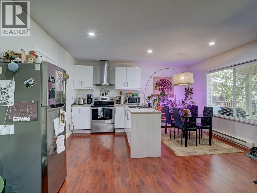 5886 SANDY HOOK ROAD, Sechelt