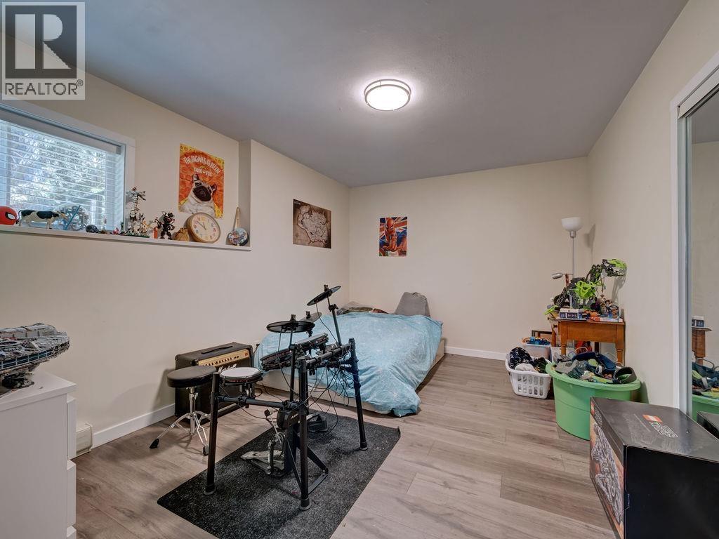 5886 SANDY HOOK ROAD, Sechelt