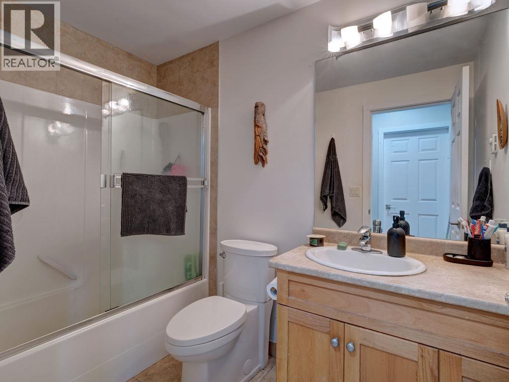 5886 SANDY HOOK ROAD, Sechelt