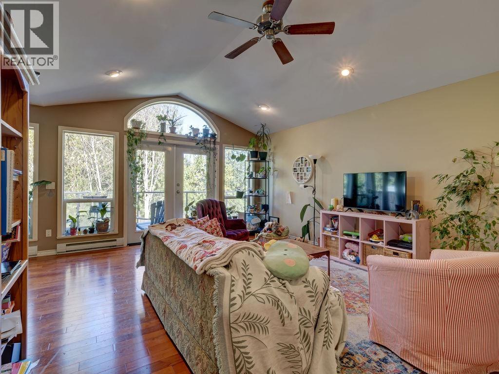 5886 SANDY HOOK ROAD, Sechelt